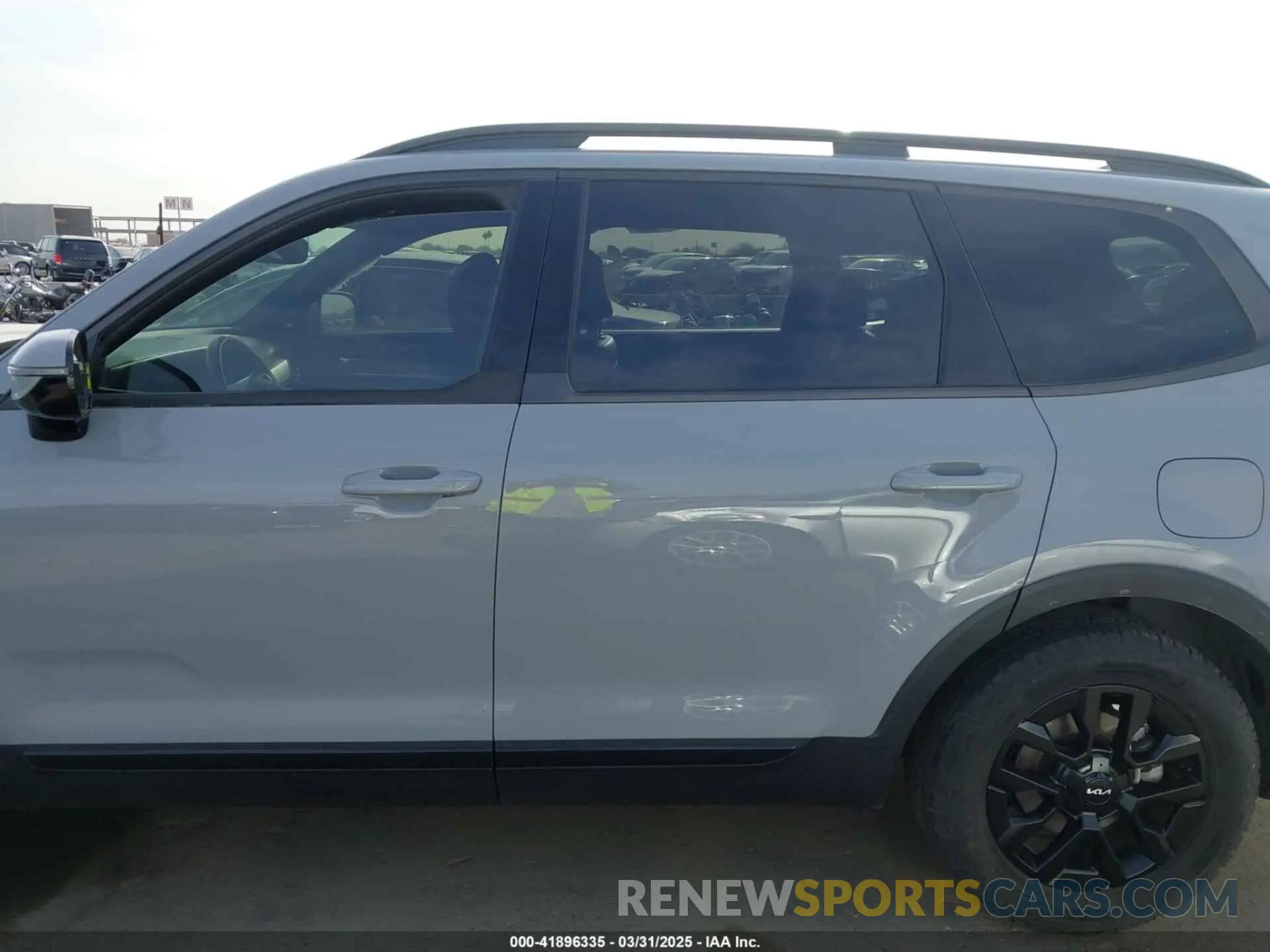 14 Photograph of a damaged car 5XYP5DGC7RG465728 KIA TELLURIDE 2024