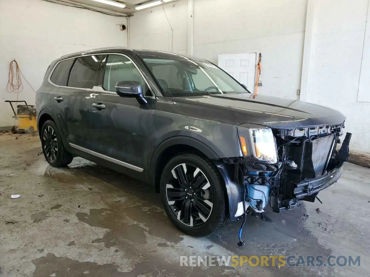 4 Photograph of a damaged car 5XYP5DGC8RG419163 KIA TELLURIDE 2024