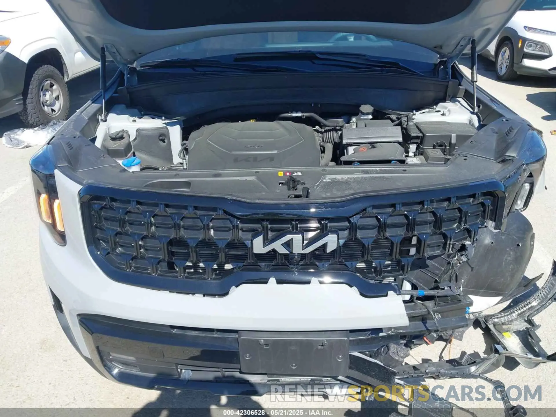 10 Photograph of a damaged car 5XYP5DGC8RG504794 KIA TELLURIDE 2024