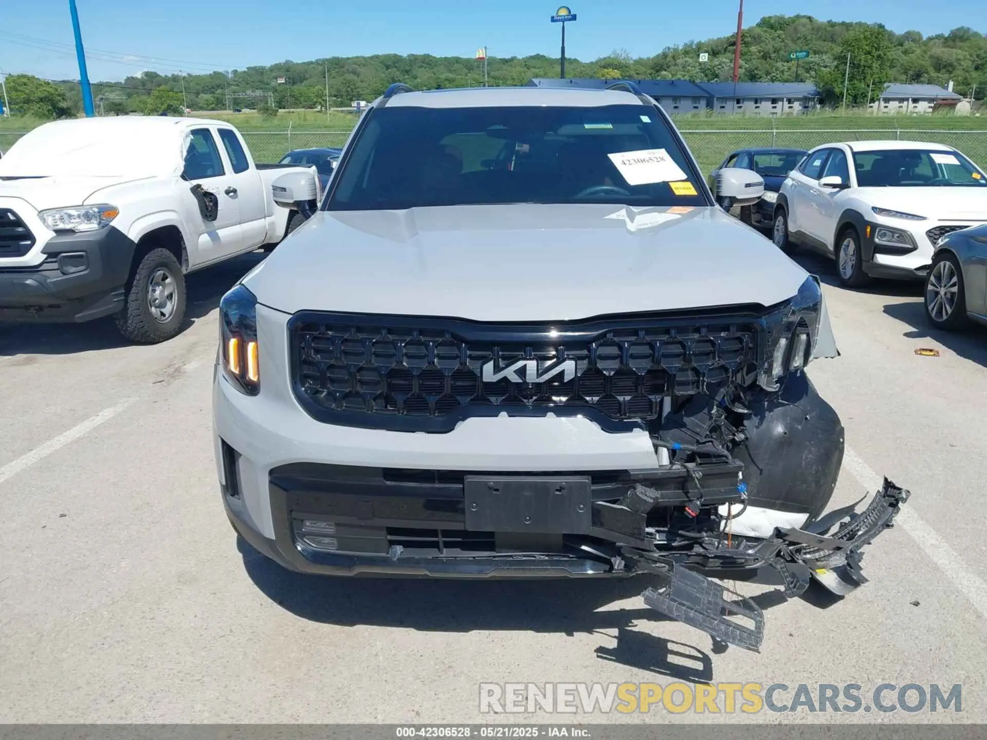 12 Photograph of a damaged car 5XYP5DGC8RG504794 KIA TELLURIDE 2024