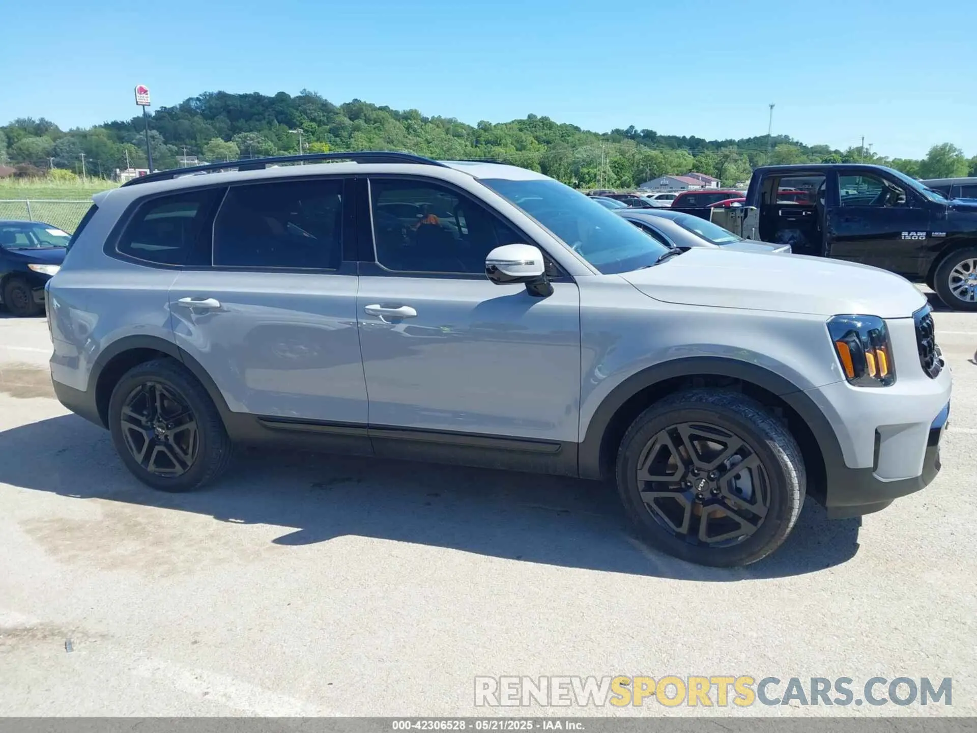 13 Photograph of a damaged car 5XYP5DGC8RG504794 KIA TELLURIDE 2024