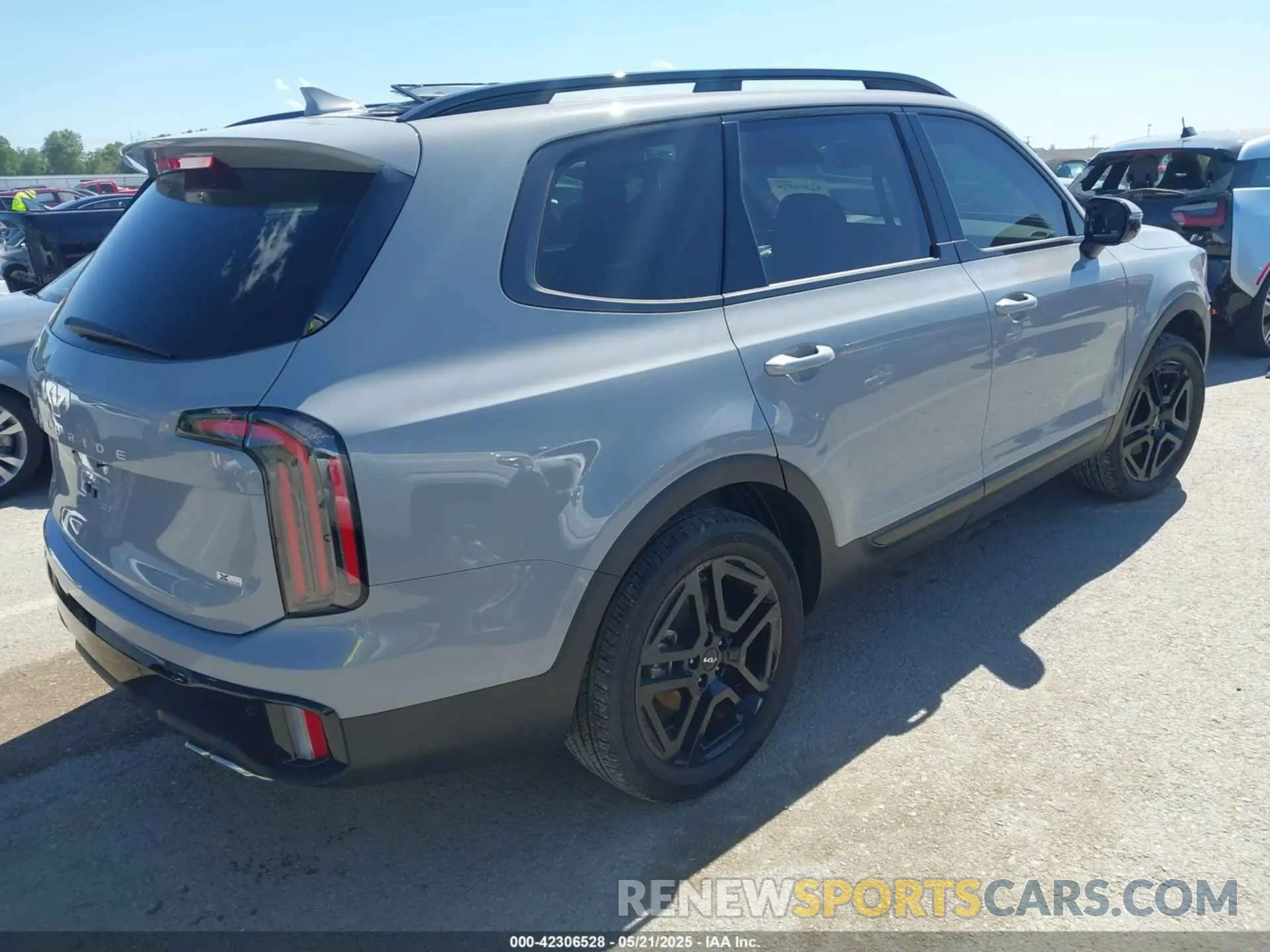 4 Photograph of a damaged car 5XYP5DGC8RG504794 KIA TELLURIDE 2024
