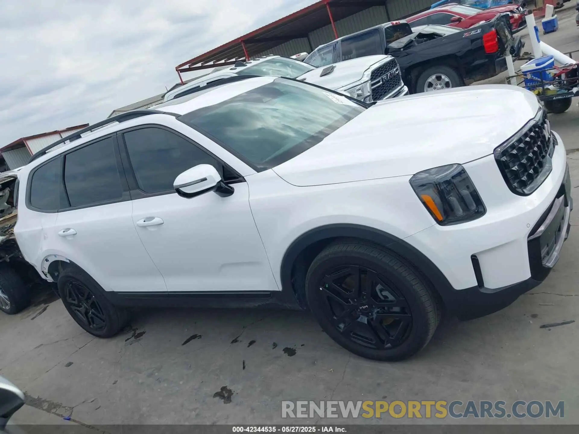 14 Photograph of a damaged car 5XYP5DGC9RG468257 KIA TELLURIDE 2024