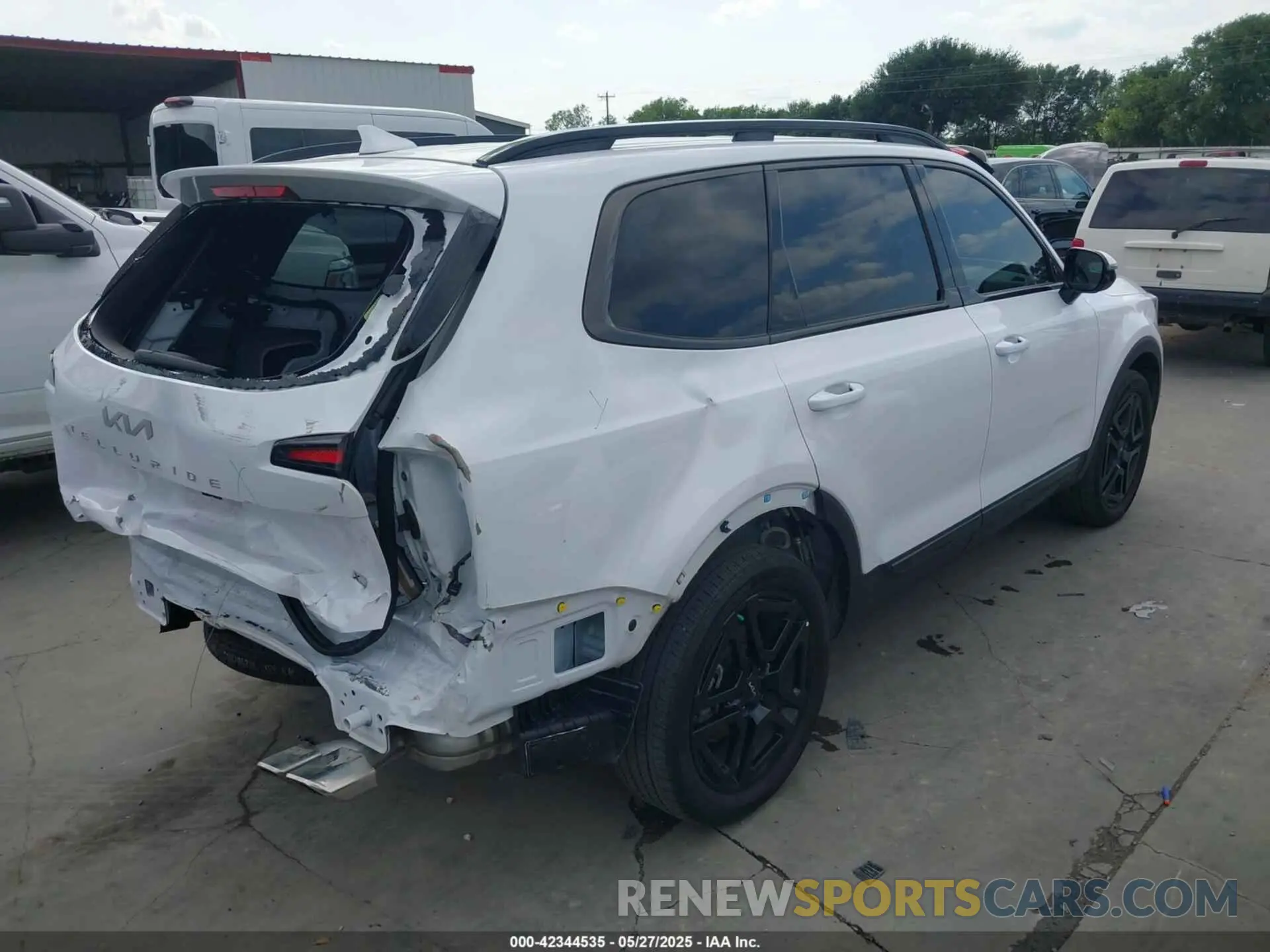 4 Photograph of a damaged car 5XYP5DGC9RG468257 KIA TELLURIDE 2024
