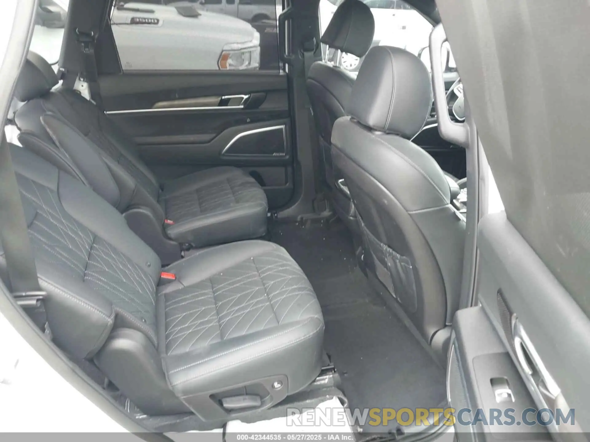 8 Photograph of a damaged car 5XYP5DGC9RG468257 KIA TELLURIDE 2024