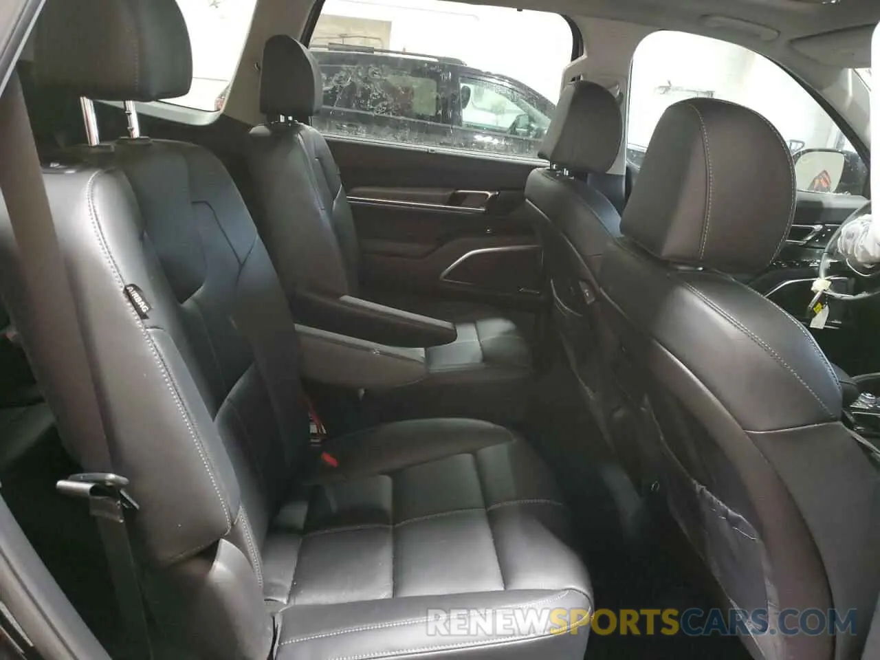 11 Photograph of a damaged car 5XYP5DGC9RG470896 KIA TELLURIDE 2024