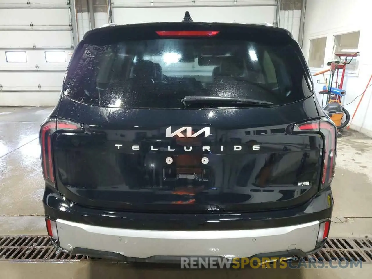 6 Photograph of a damaged car 5XYP5DGC9RG470896 KIA TELLURIDE 2024