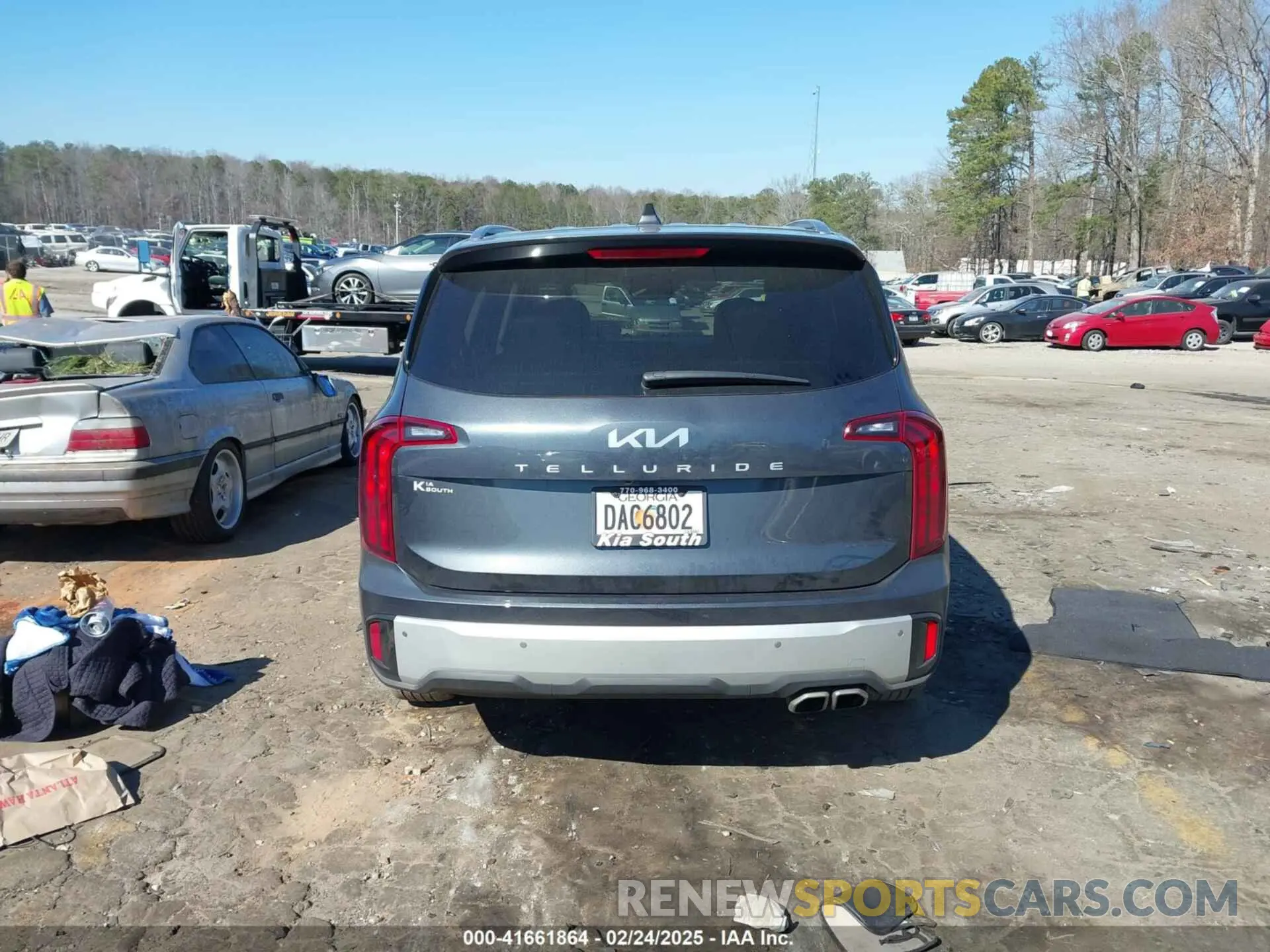 16 Photograph of a damaged car 5XYP64GC0RG527984 KIA TELLURIDE 2024