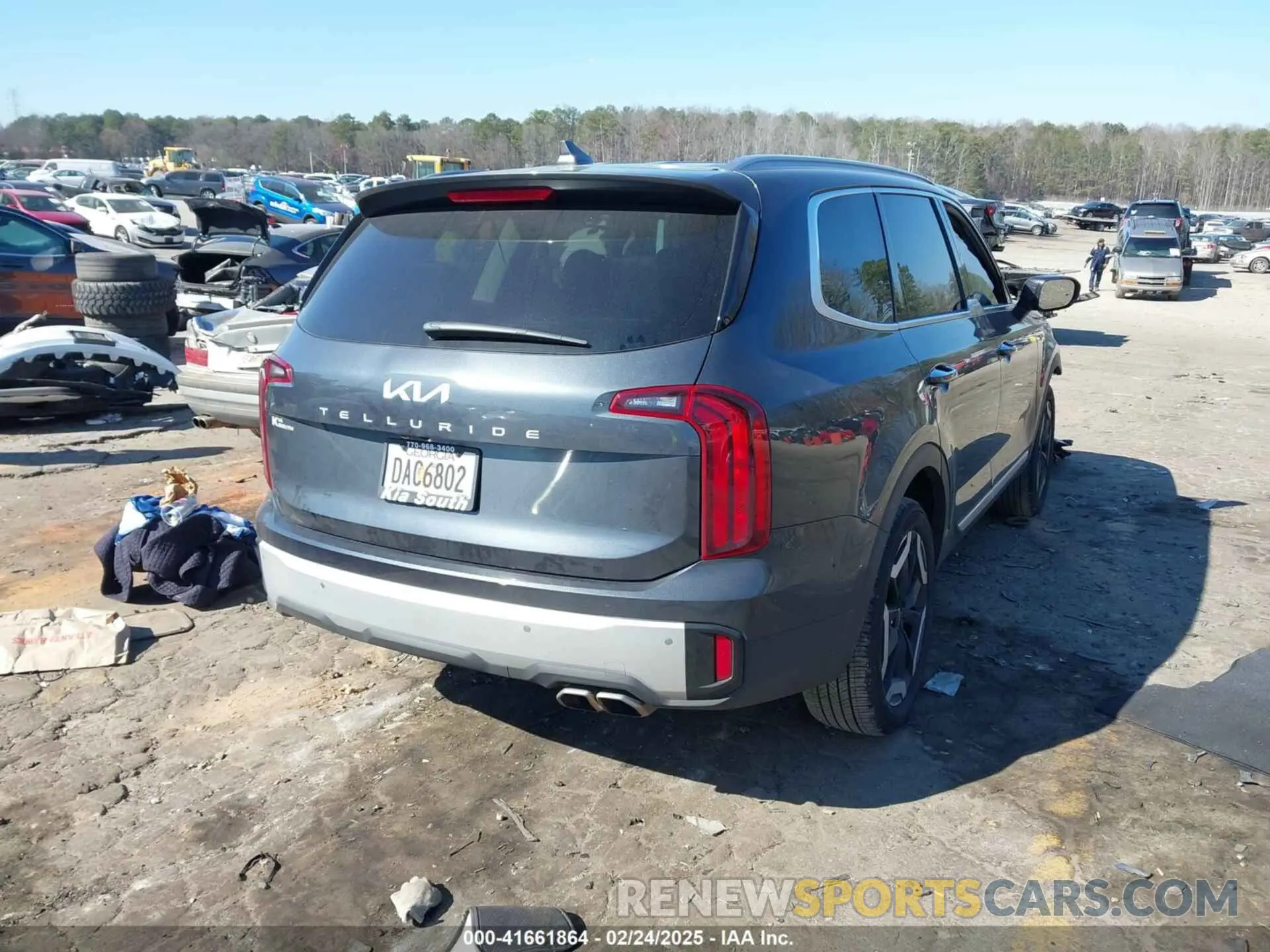 4 Photograph of a damaged car 5XYP64GC0RG527984 KIA TELLURIDE 2024