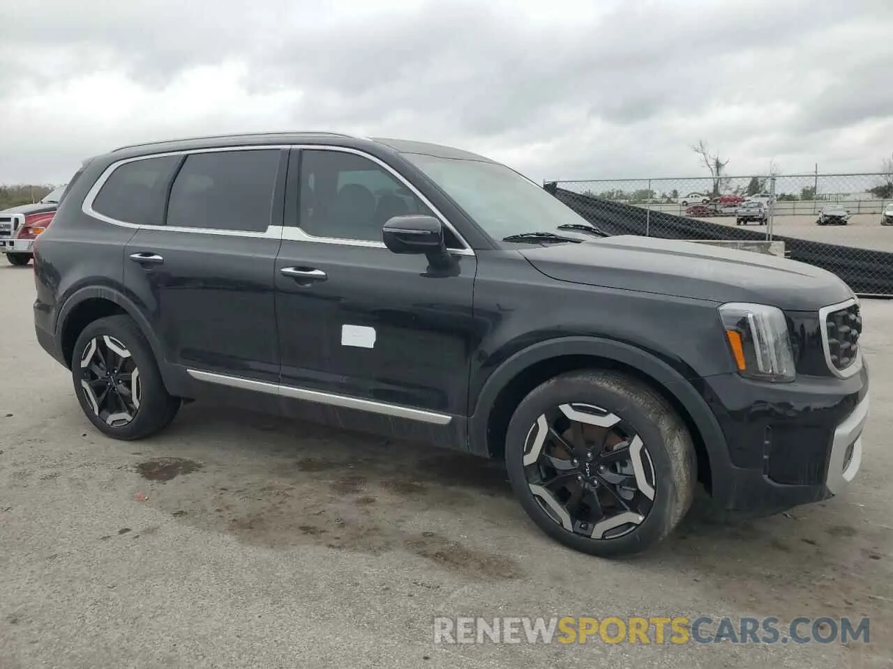 4 Photograph of a damaged car 5XYP64GC0RG550620 KIA TELLURIDE 2024