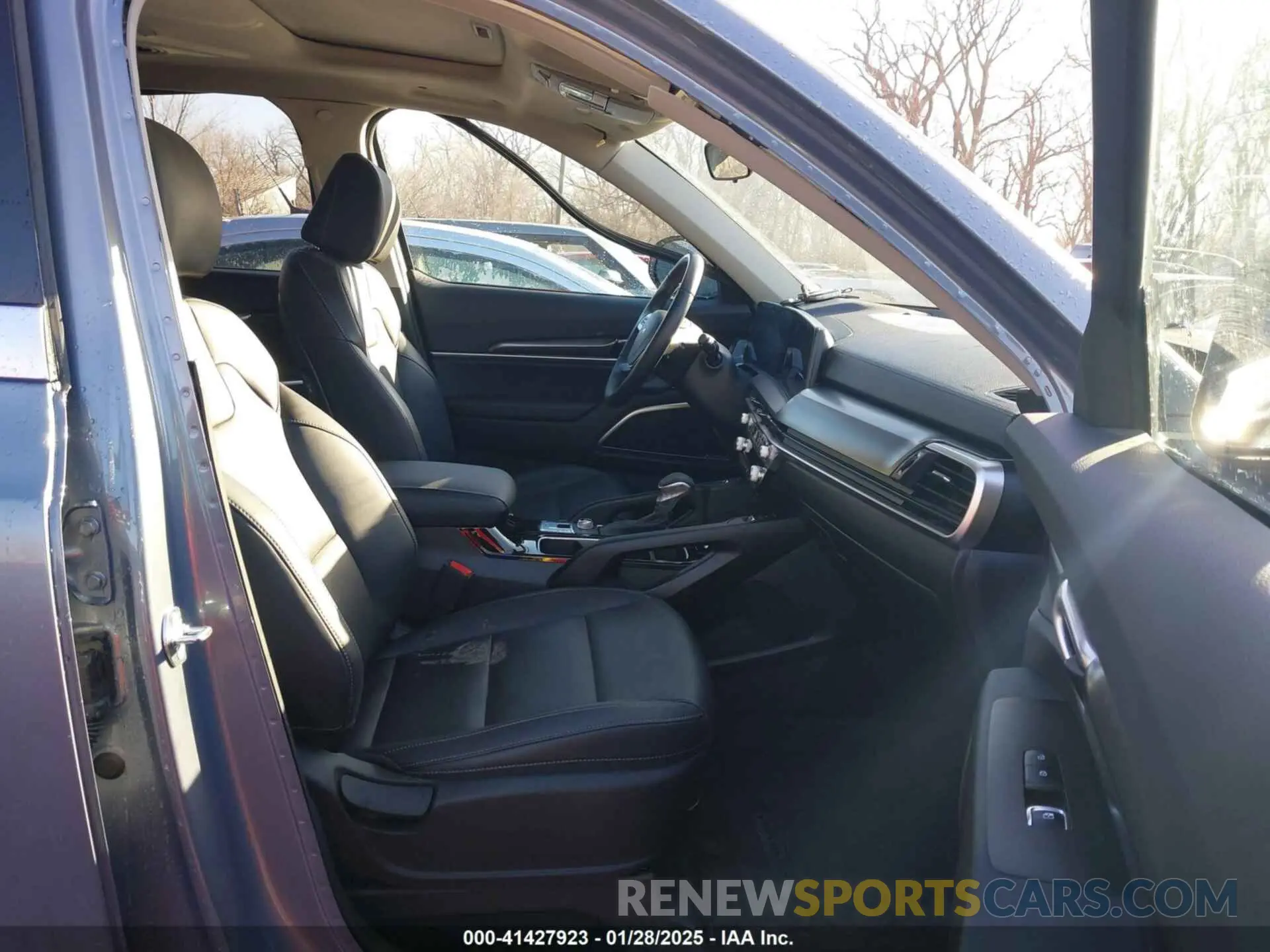 5 Photograph of a damaged car 5XYP64GC1RG553395 KIA TELLURIDE 2024