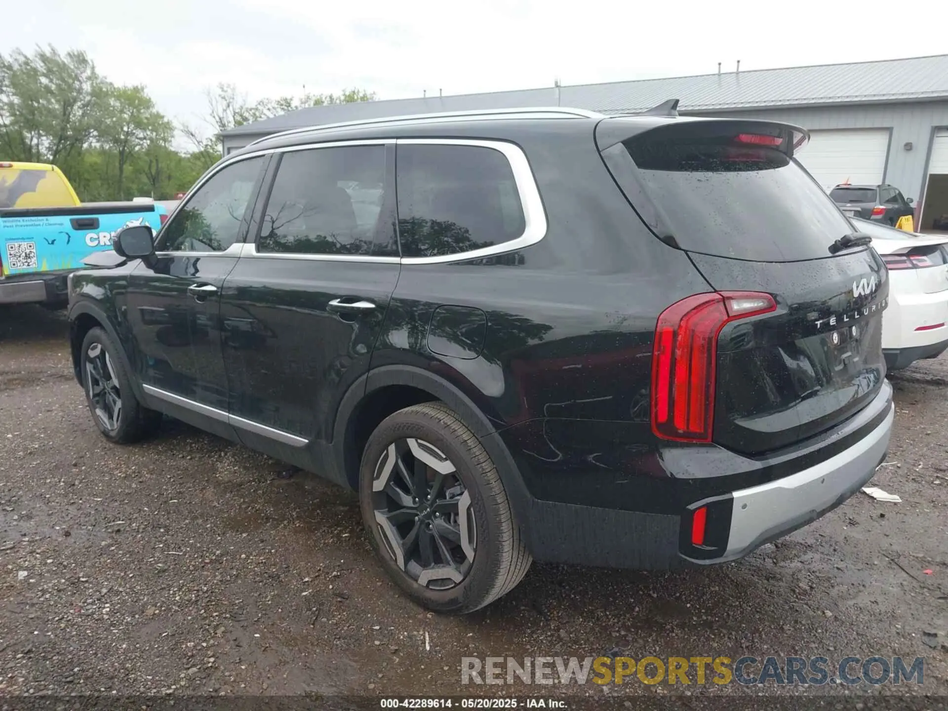 3 Photograph of a damaged car 5XYP64GC3RG552314 KIA TELLURIDE 2024