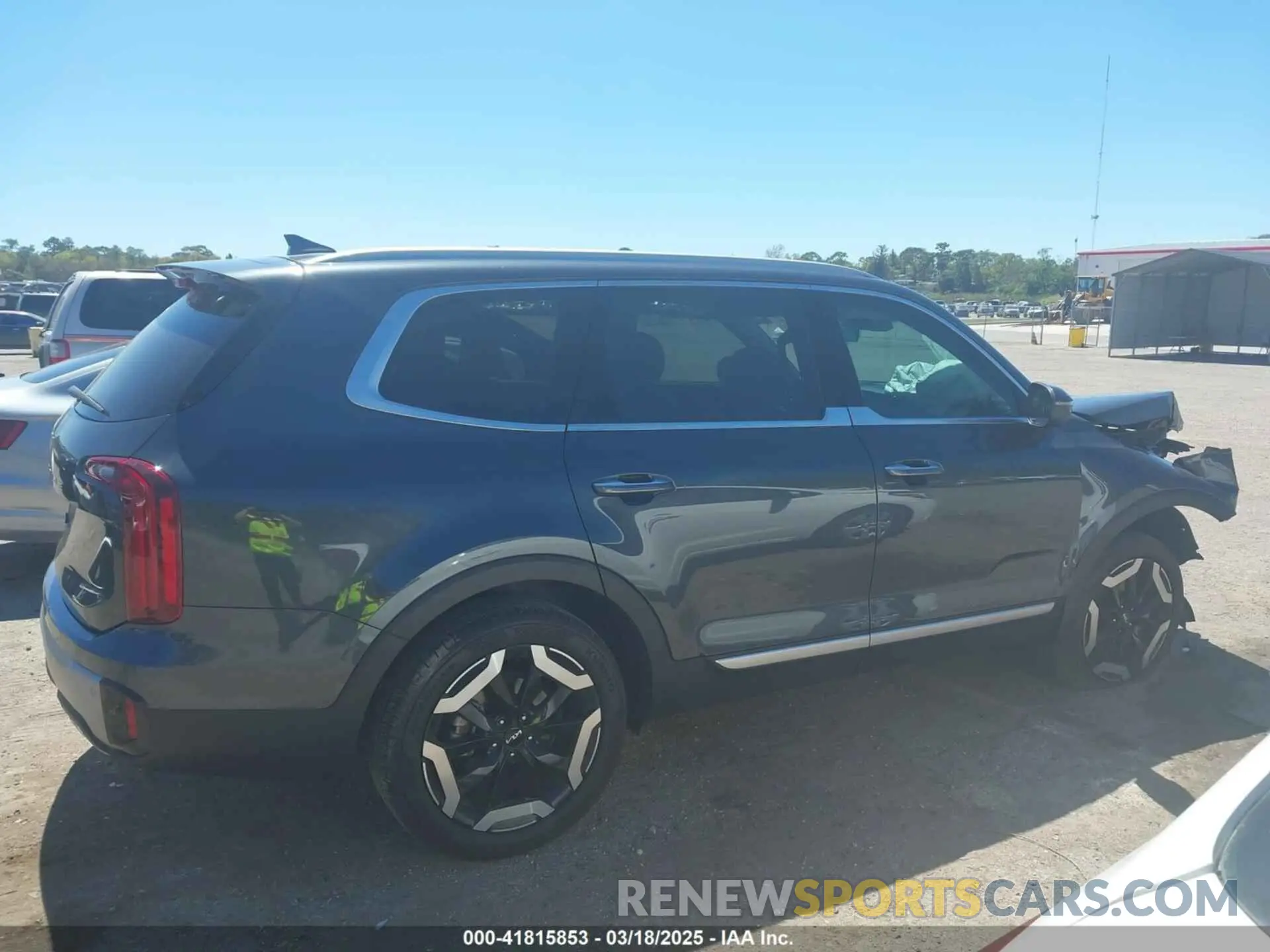 14 Photograph of a damaged car 5XYP64GC4RG413972 KIA TELLURIDE 2024
