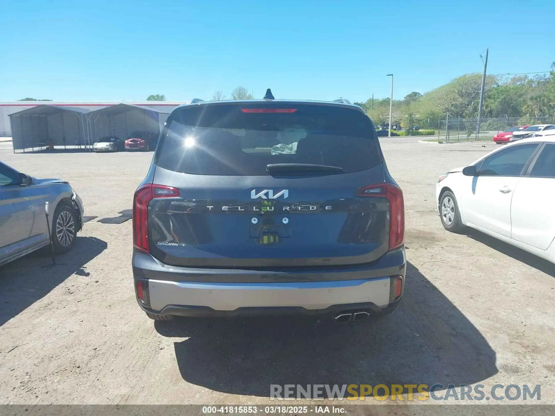 17 Photograph of a damaged car 5XYP64GC4RG413972 KIA TELLURIDE 2024