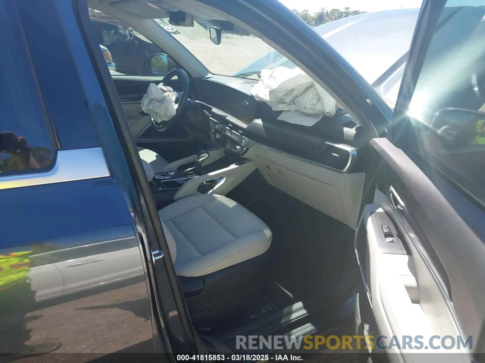 5 Photograph of a damaged car 5XYP64GC4RG413972 KIA TELLURIDE 2024