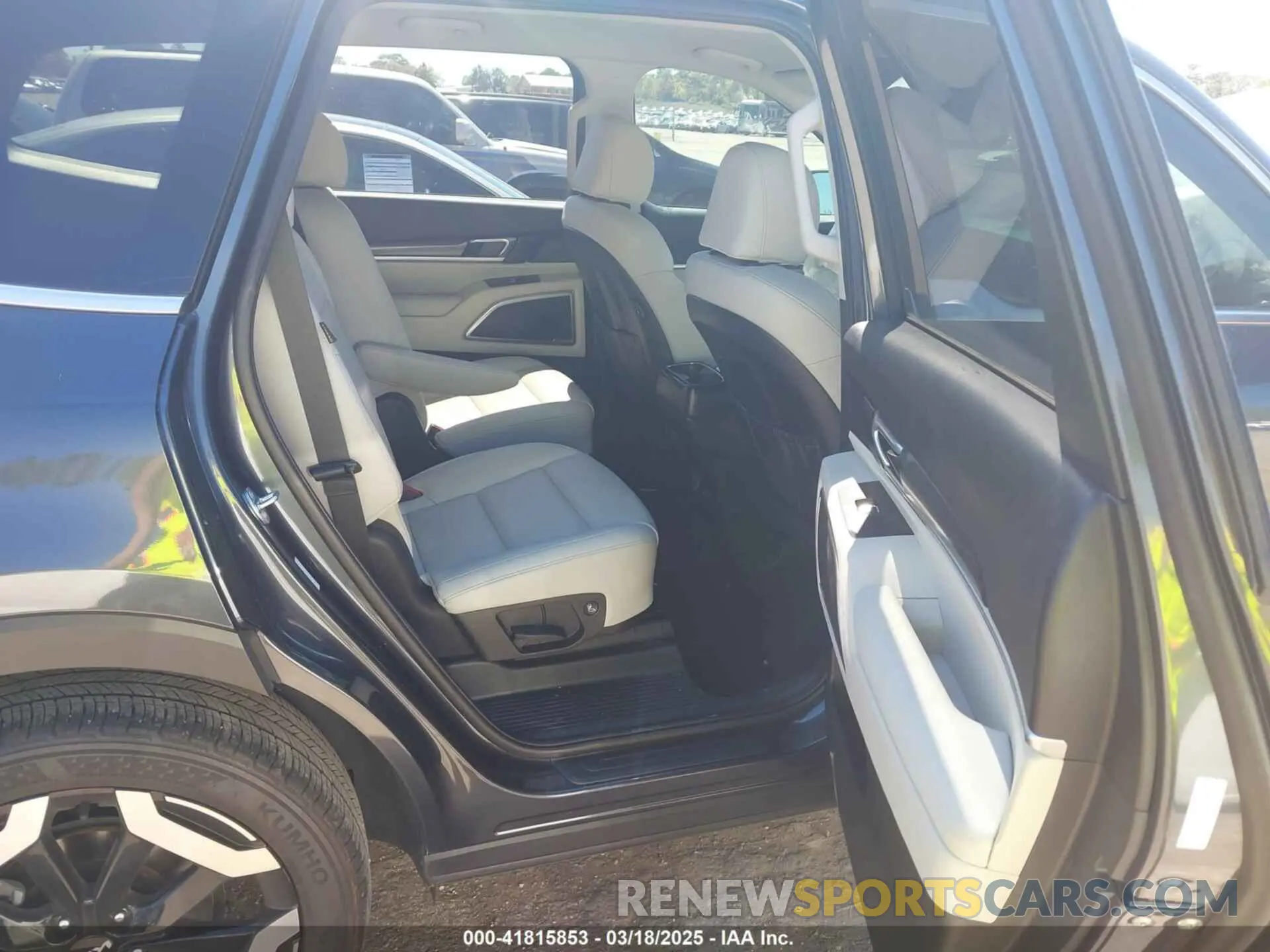8 Photograph of a damaged car 5XYP64GC4RG413972 KIA TELLURIDE 2024