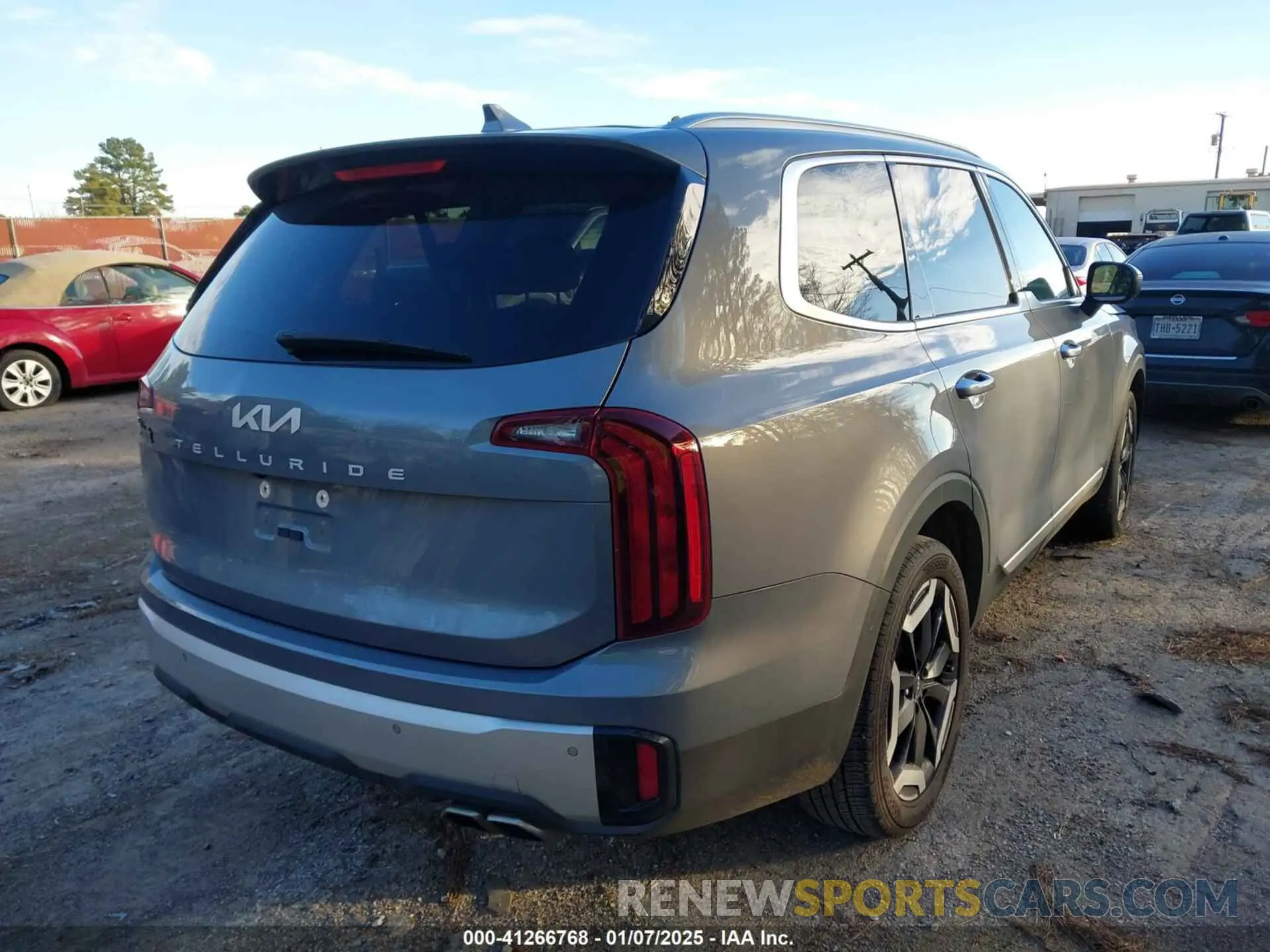 4 Photograph of a damaged car 5XYP64GC4RG513411 KIA TELLURIDE 2024