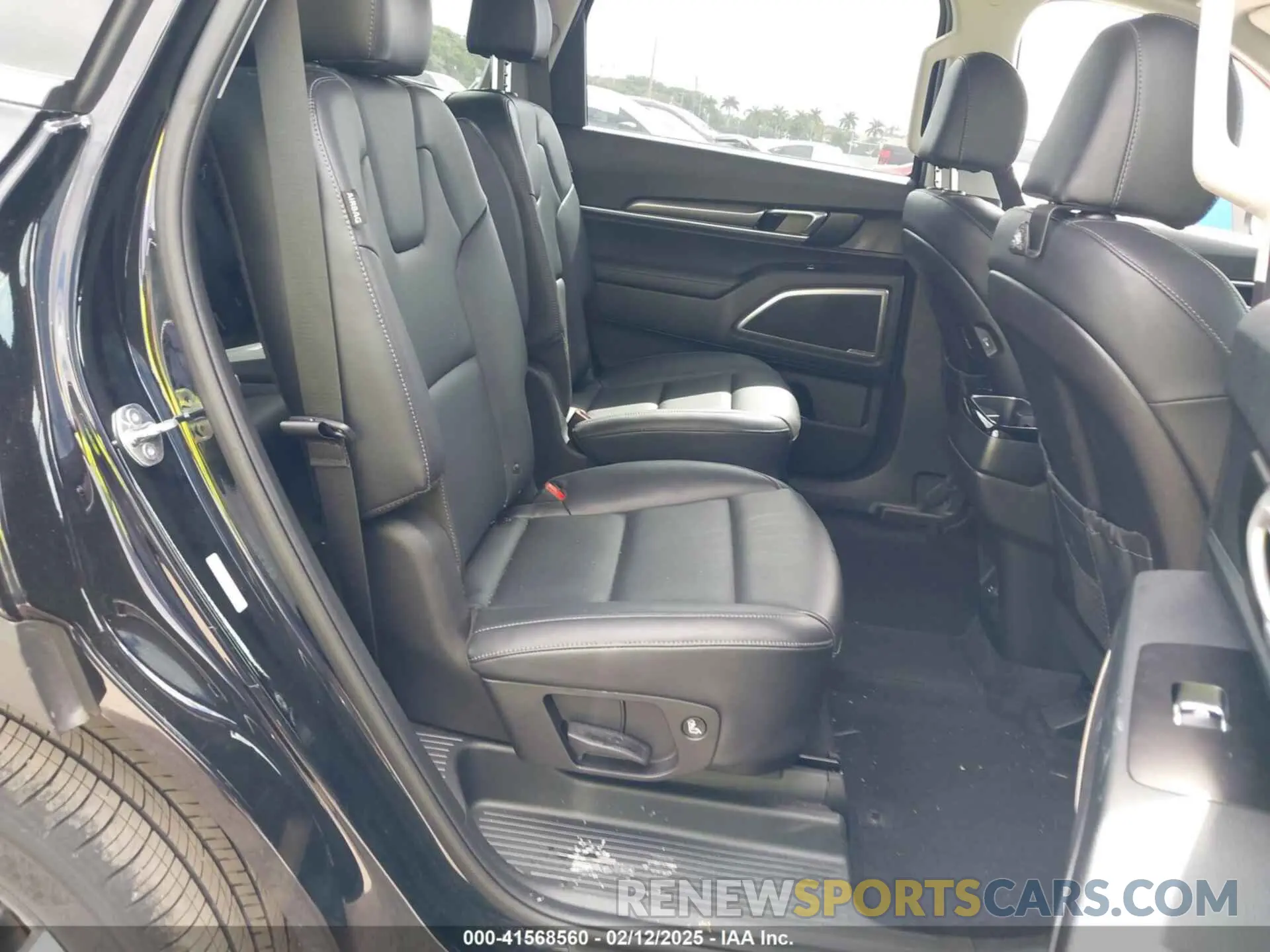 8 Photograph of a damaged car 5XYP64GCXRG555033 KIA TELLURIDE 2024