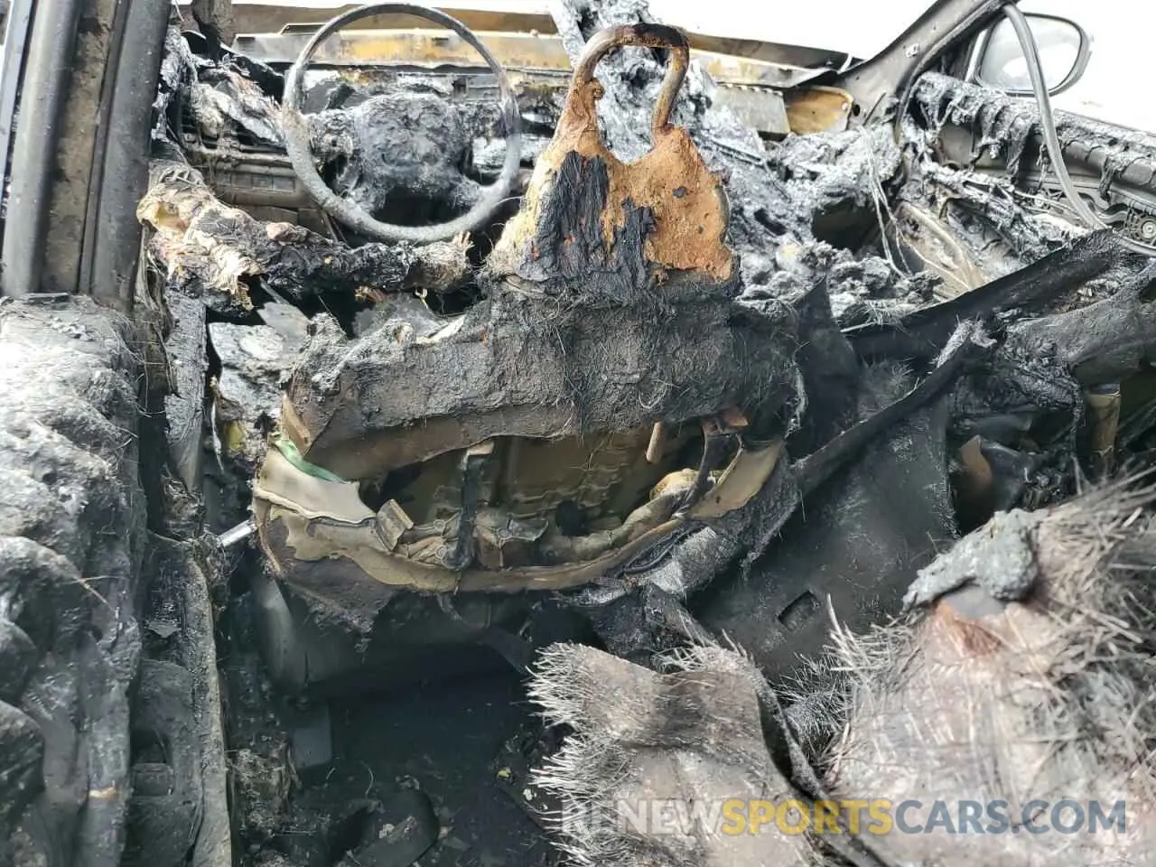 8 Photograph of a damaged car 5XYP6DGC0RG454910 KIA TELLURIDE 2024