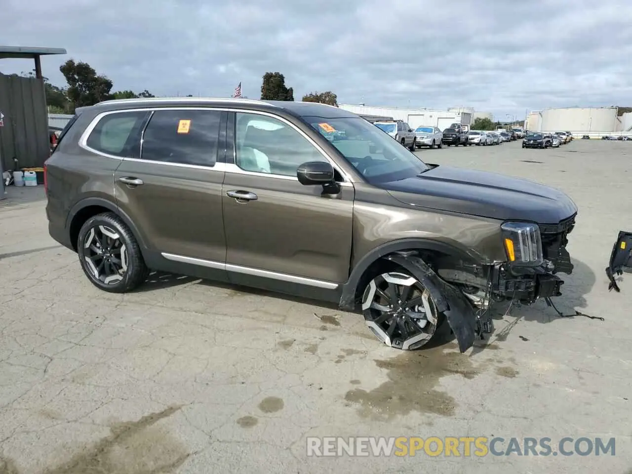 4 Photograph of a damaged car 5XYP6DGC0RG490225 KIA TELLURIDE 2024