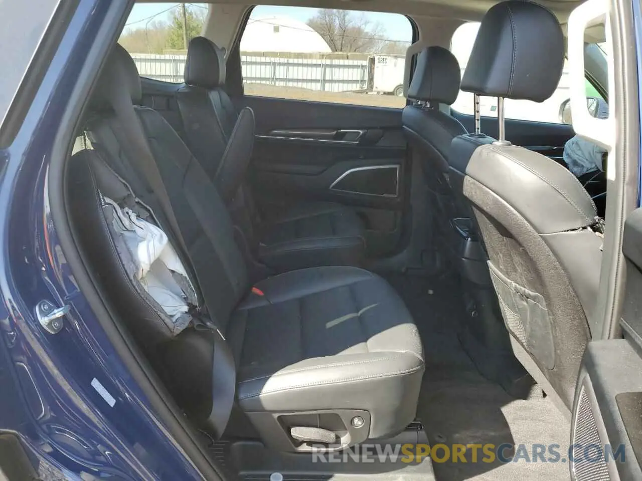 11 Photograph of a damaged car 5XYP6DGC0RG532814 KIA TELLURIDE 2024
