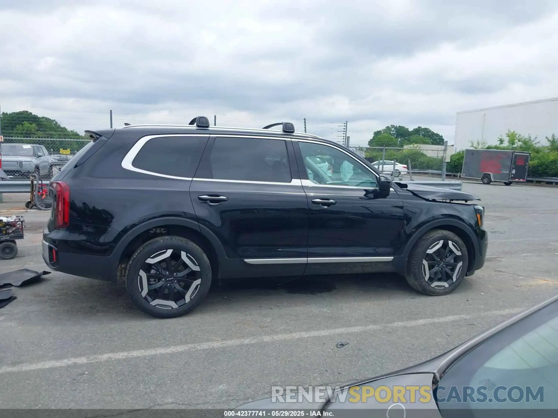 14 Photograph of a damaged car 5XYP6DGC1RG528397 KIA TELLURIDE 2024
