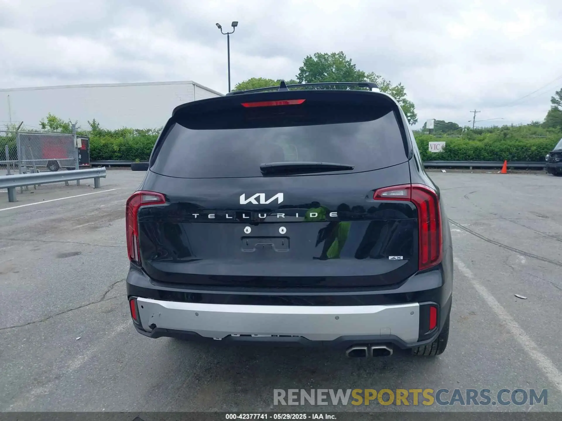 17 Photograph of a damaged car 5XYP6DGC1RG528397 KIA TELLURIDE 2024