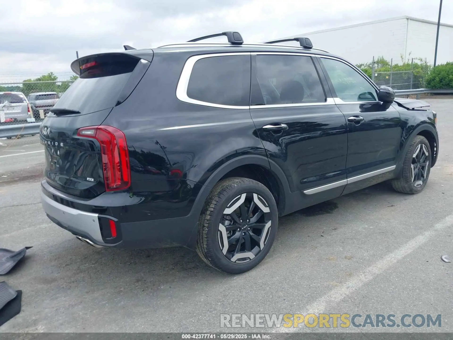 4 Photograph of a damaged car 5XYP6DGC1RG528397 KIA TELLURIDE 2024