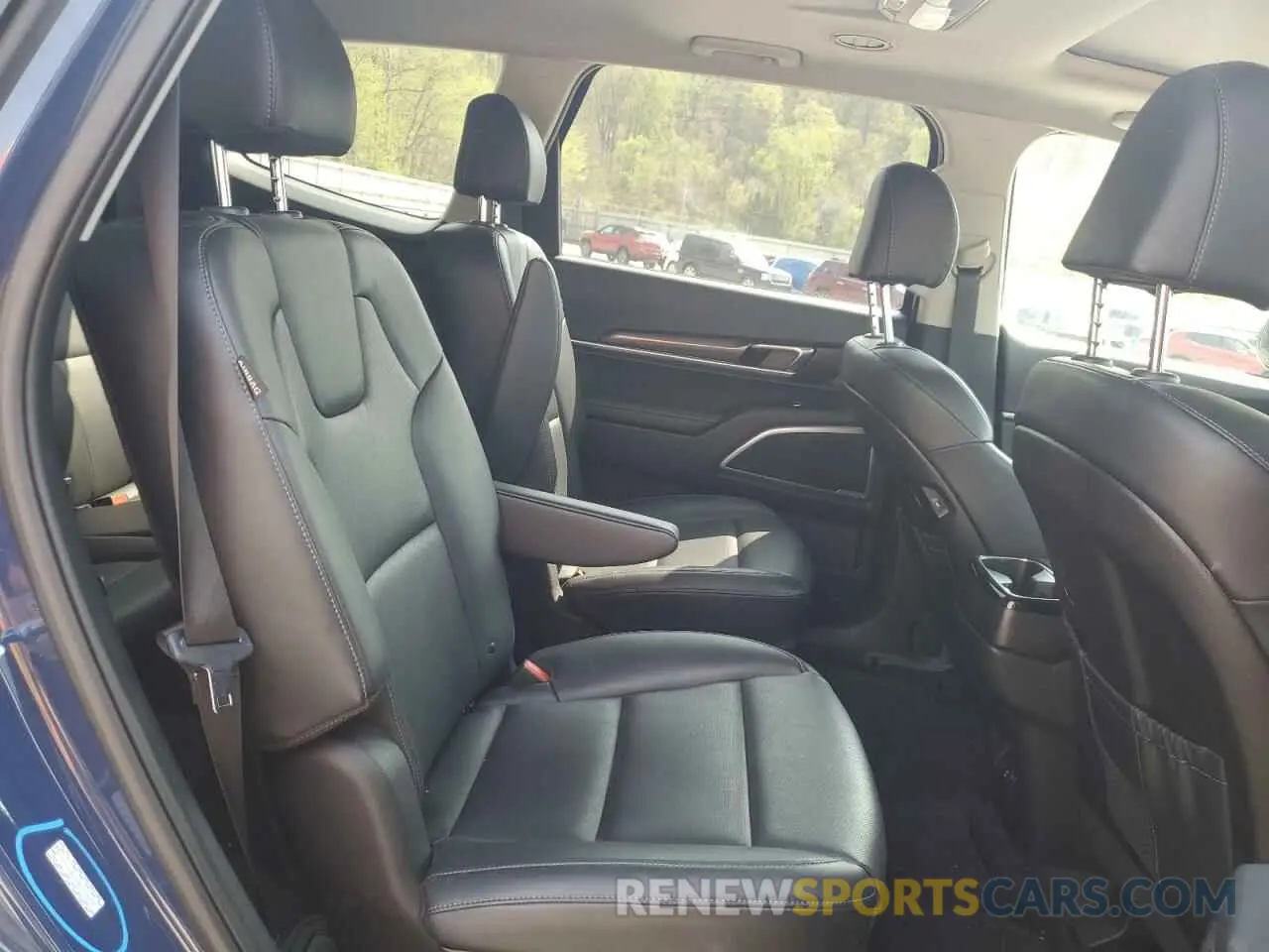11 Photograph of a damaged car 5XYP6DGC7RG527075 KIA TELLURIDE 2024