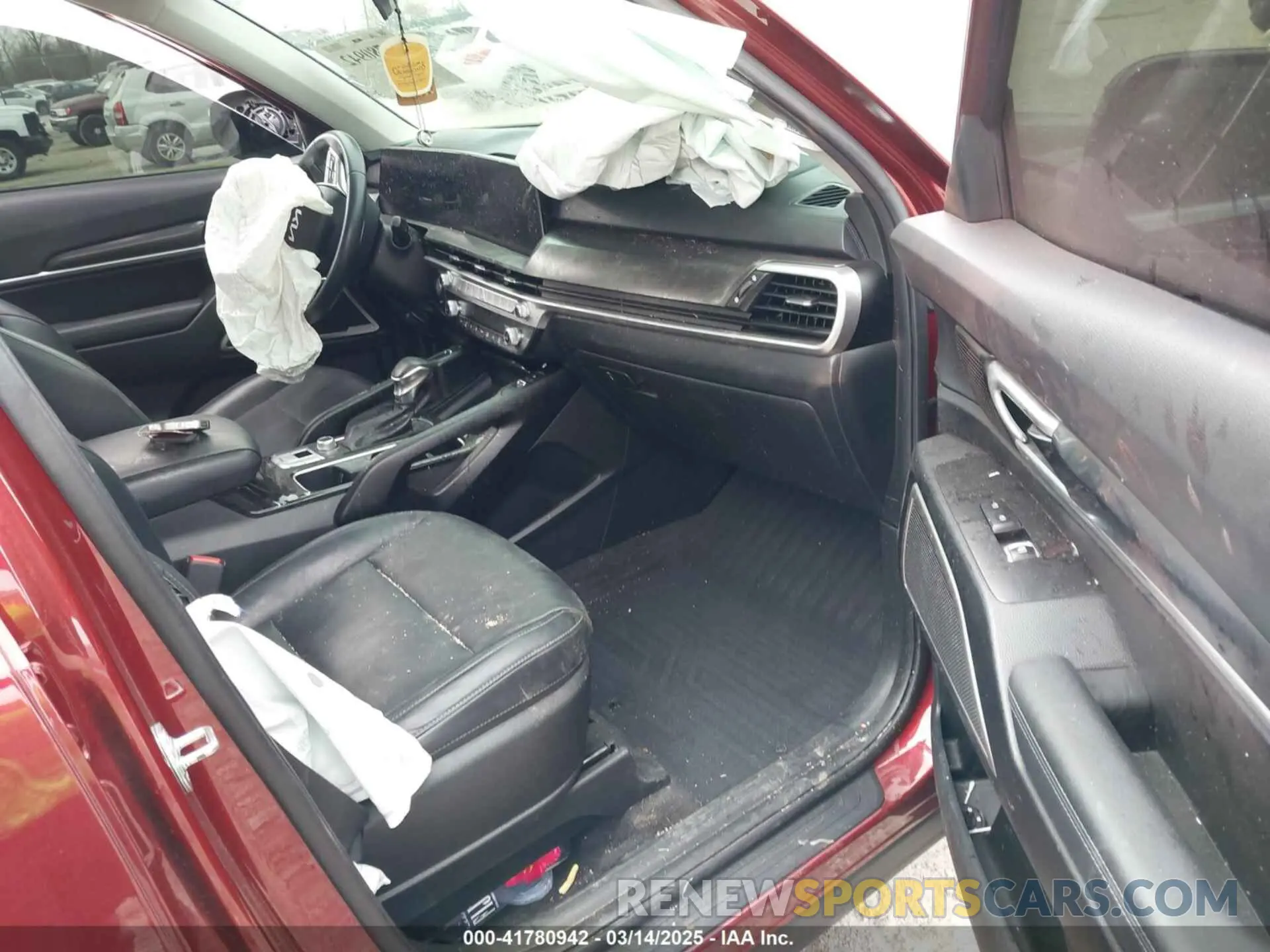 5 Photograph of a damaged car 5XYP6DGC9RG412879 KIA TELLURIDE 2024