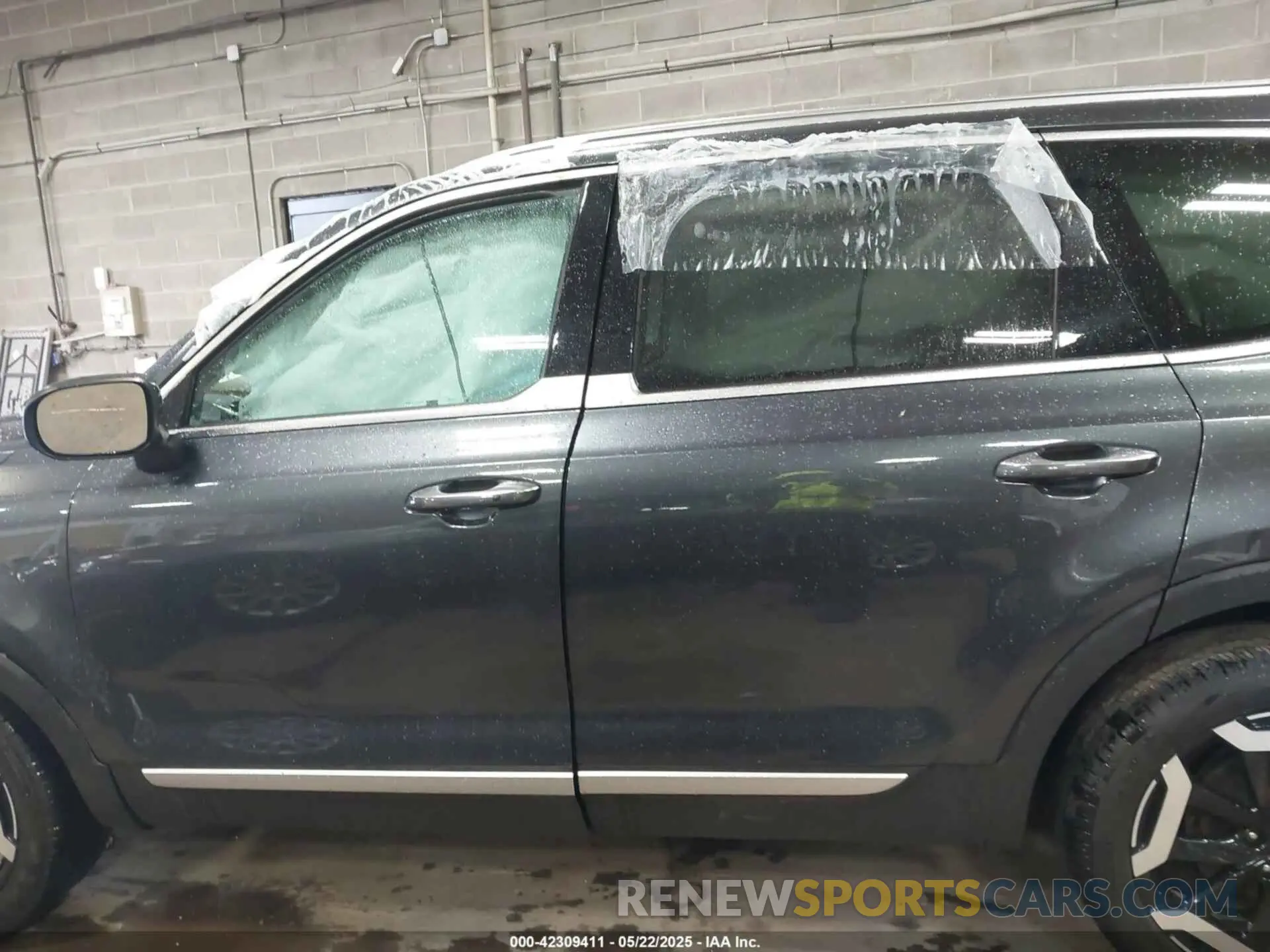 14 Photograph of a damaged car 5XYP6DGC9RG481460 KIA TELLURIDE 2024
