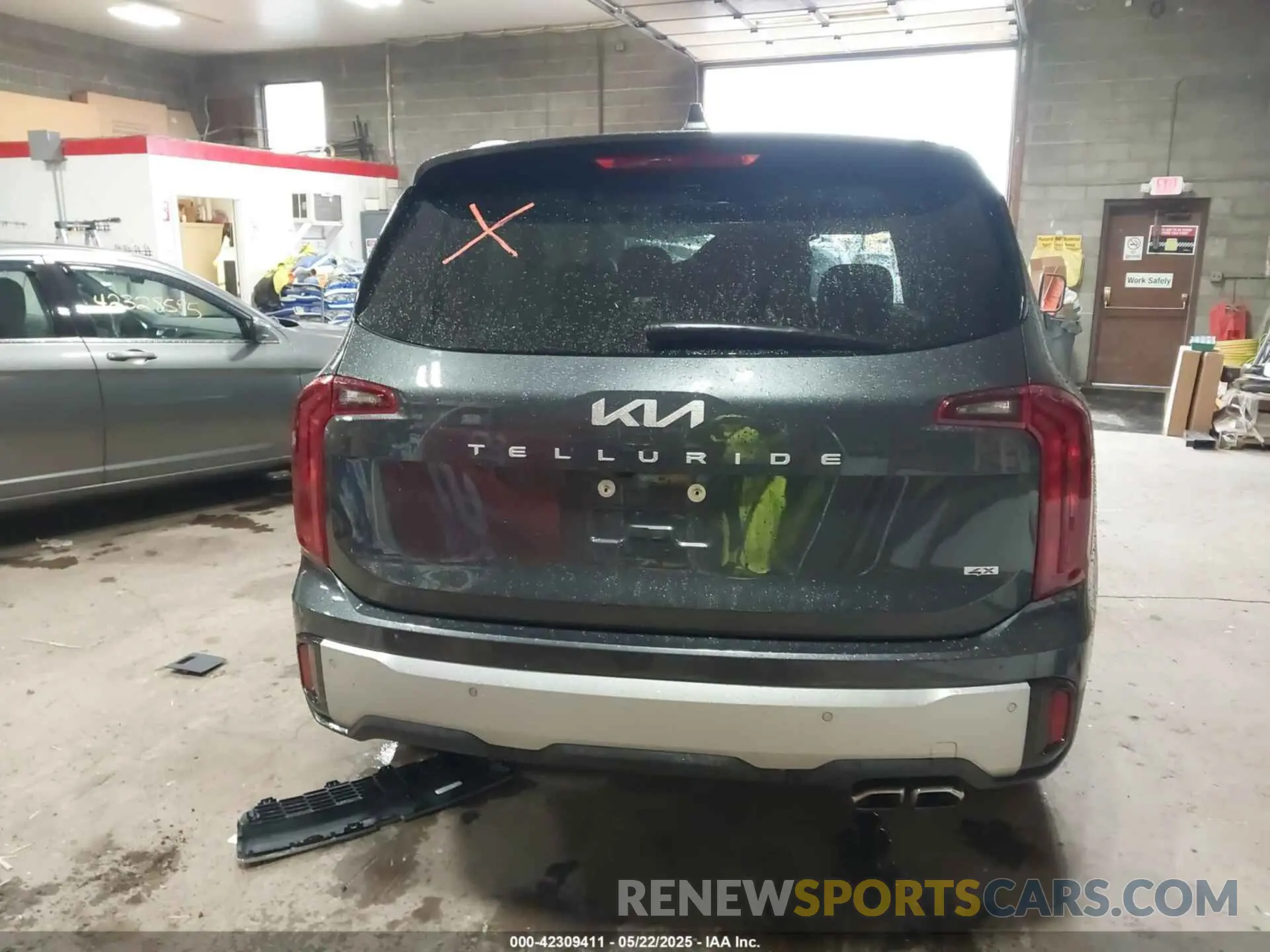 16 Photograph of a damaged car 5XYP6DGC9RG481460 KIA TELLURIDE 2024