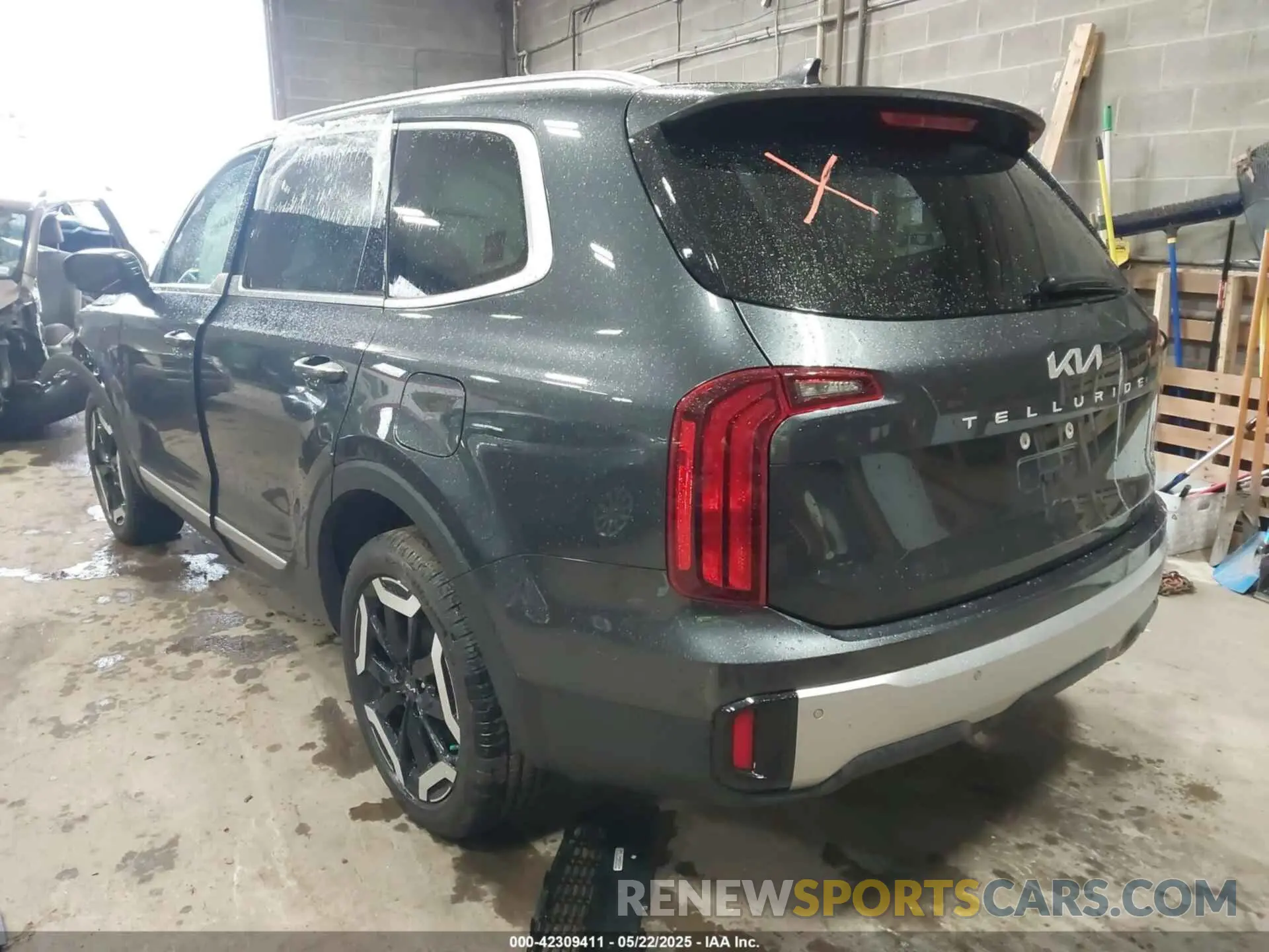 3 Photograph of a damaged car 5XYP6DGC9RG481460 KIA TELLURIDE 2024