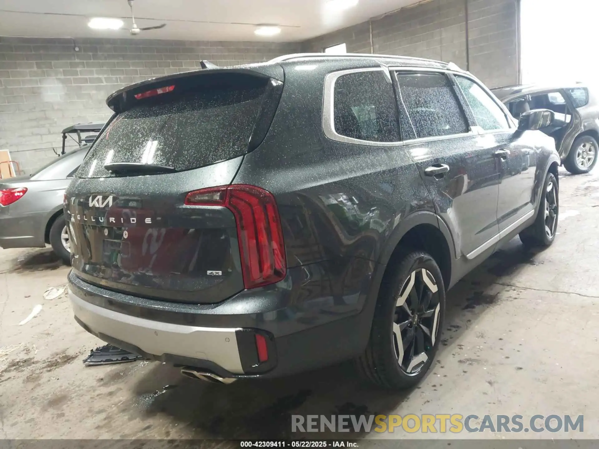 4 Photograph of a damaged car 5XYP6DGC9RG481460 KIA TELLURIDE 2024