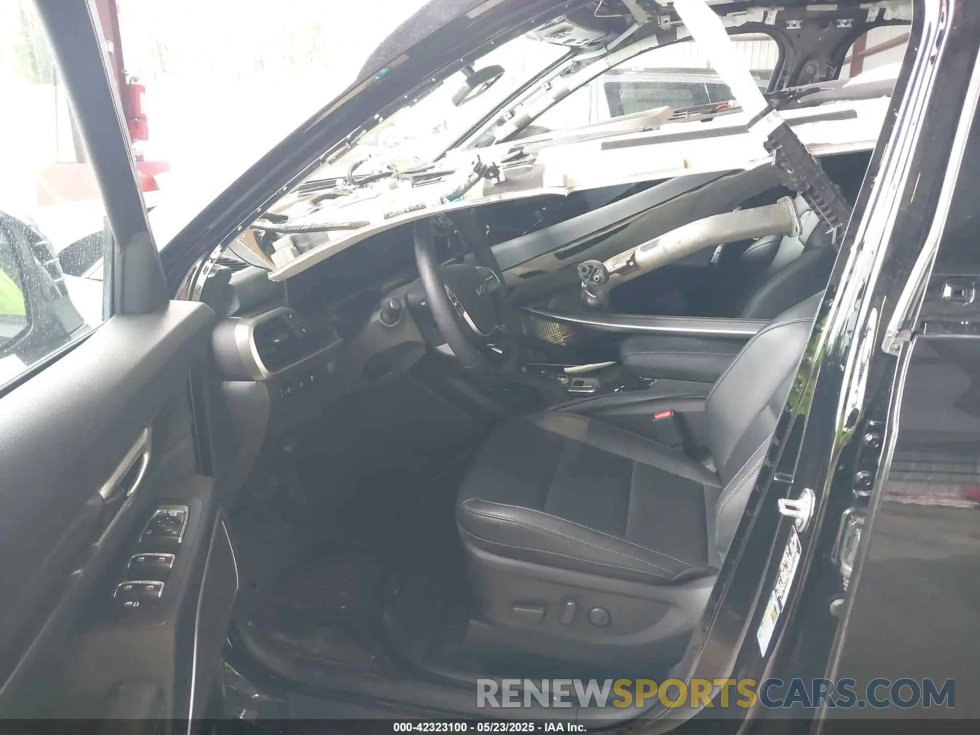 5 Photograph of a damaged car 5XYP6DGC9RG511704 KIA TELLURIDE 2024