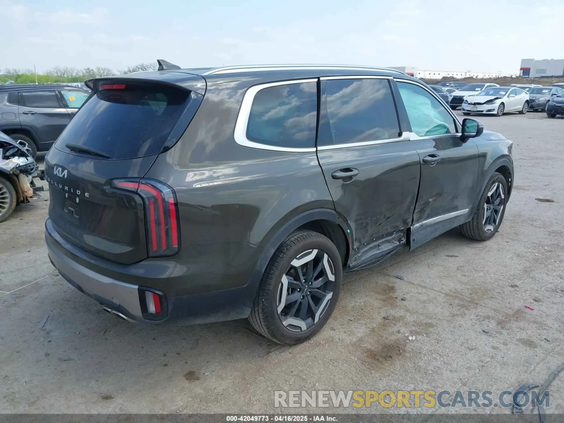 4 Photograph of a damaged car 5XYP34GCXSG577757 KIA TELLURIDE 2025