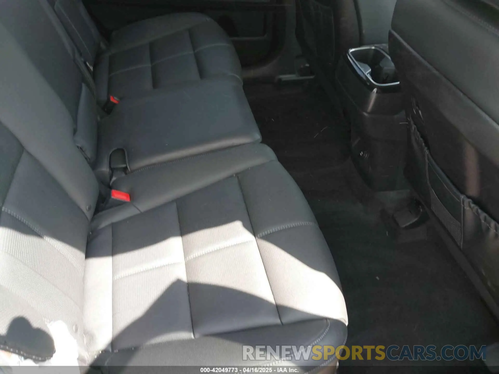 8 Photograph of a damaged car 5XYP34GCXSG577757 KIA TELLURIDE 2025