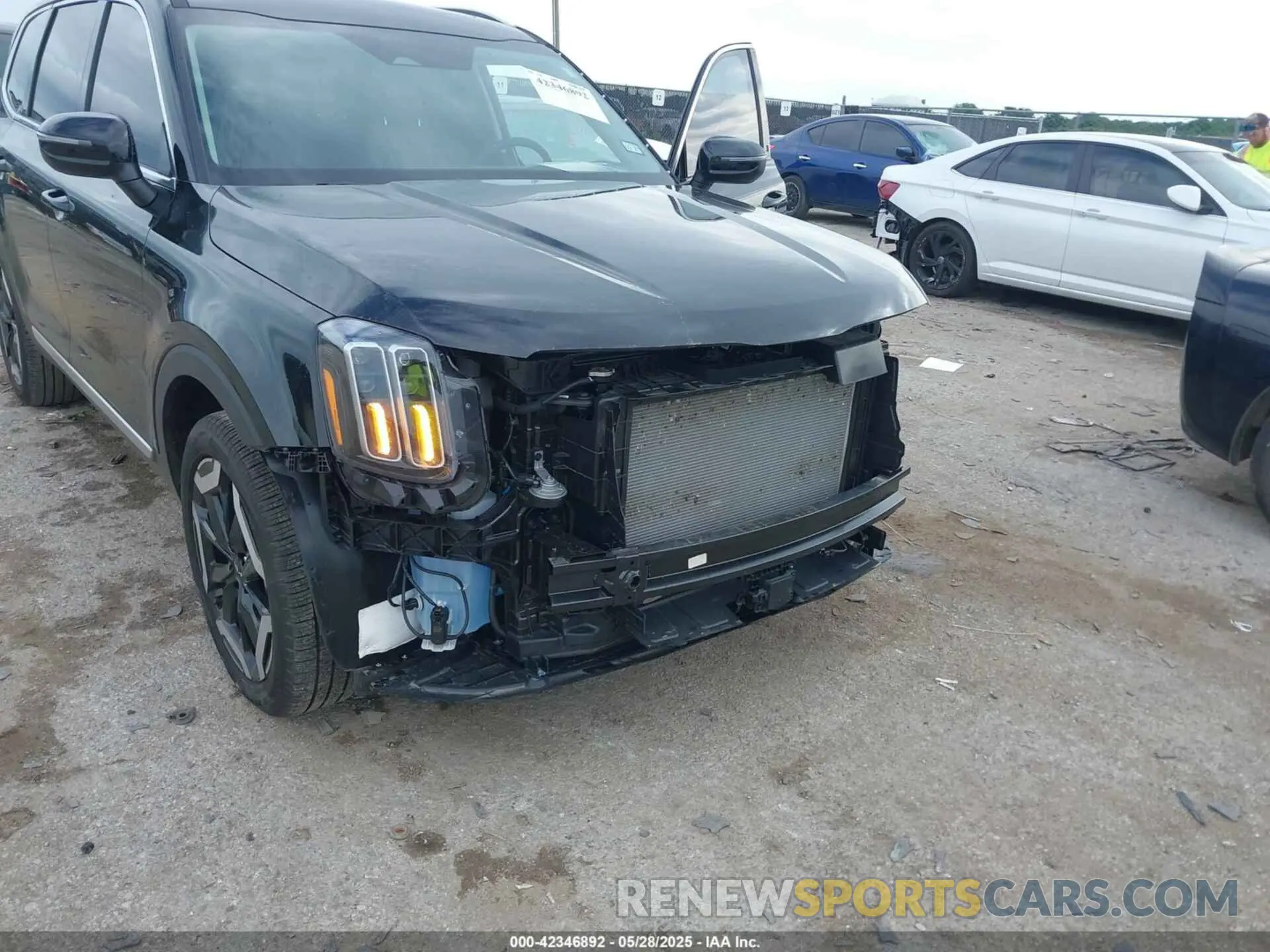 6 Photograph of a damaged car 5XYP34GCXSG589259 KIA TELLURIDE 2025