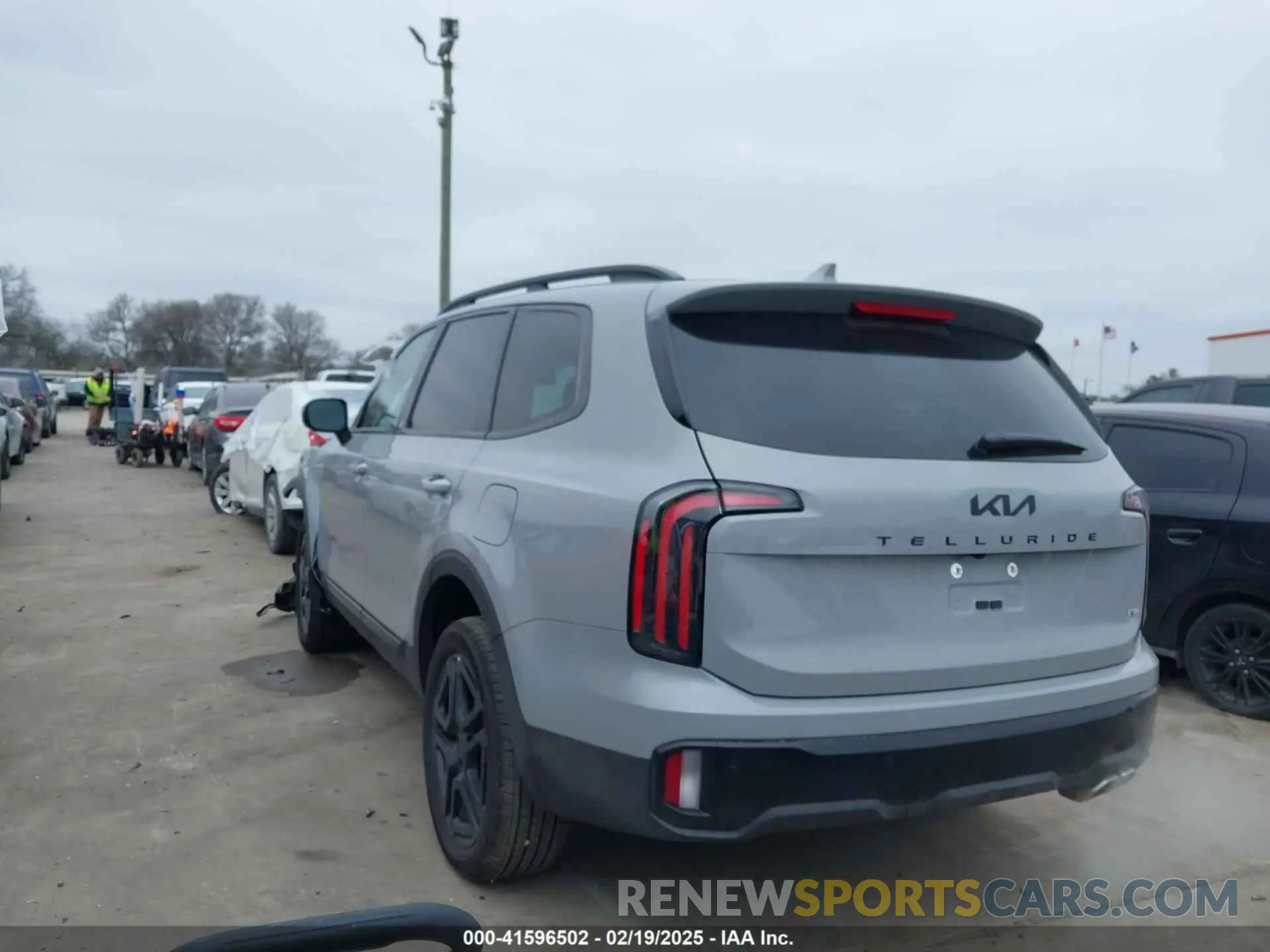 3 Photograph of a damaged car 5XYP3DGC1SG569689 KIA TELLURIDE 2025