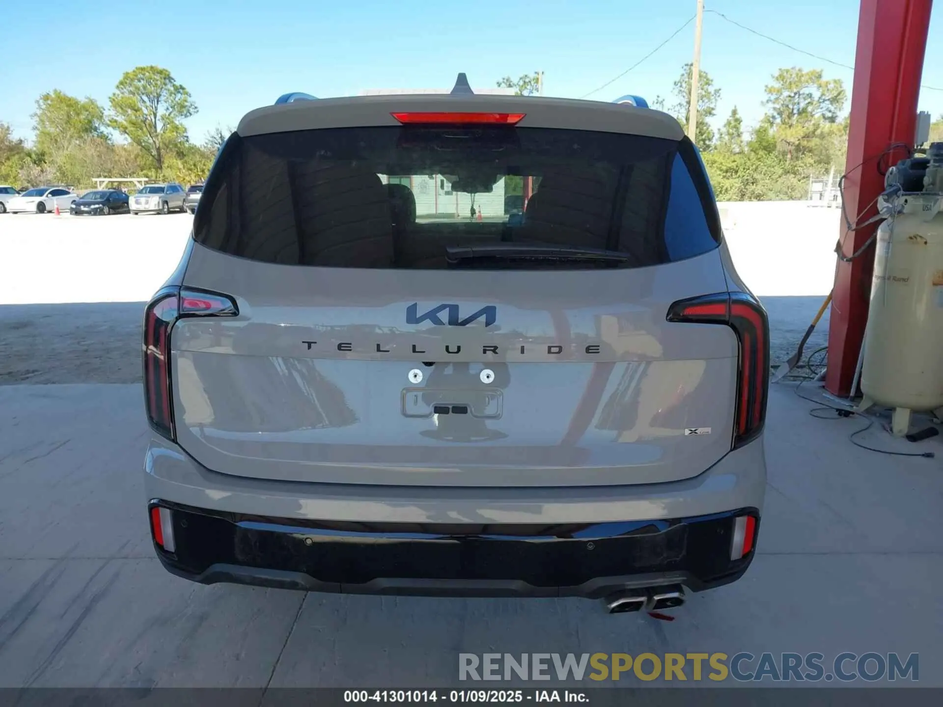 17 Photograph of a damaged car 5XYP3DGC5SG574376 KIA TELLURIDE 2025