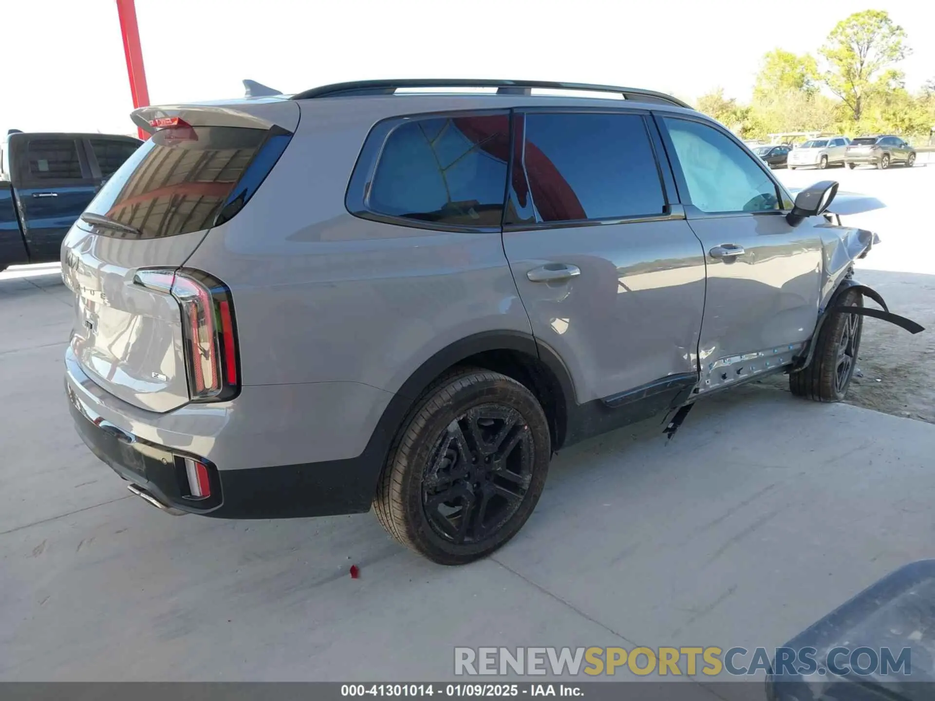 4 Photograph of a damaged car 5XYP3DGC5SG574376 KIA TELLURIDE 2025