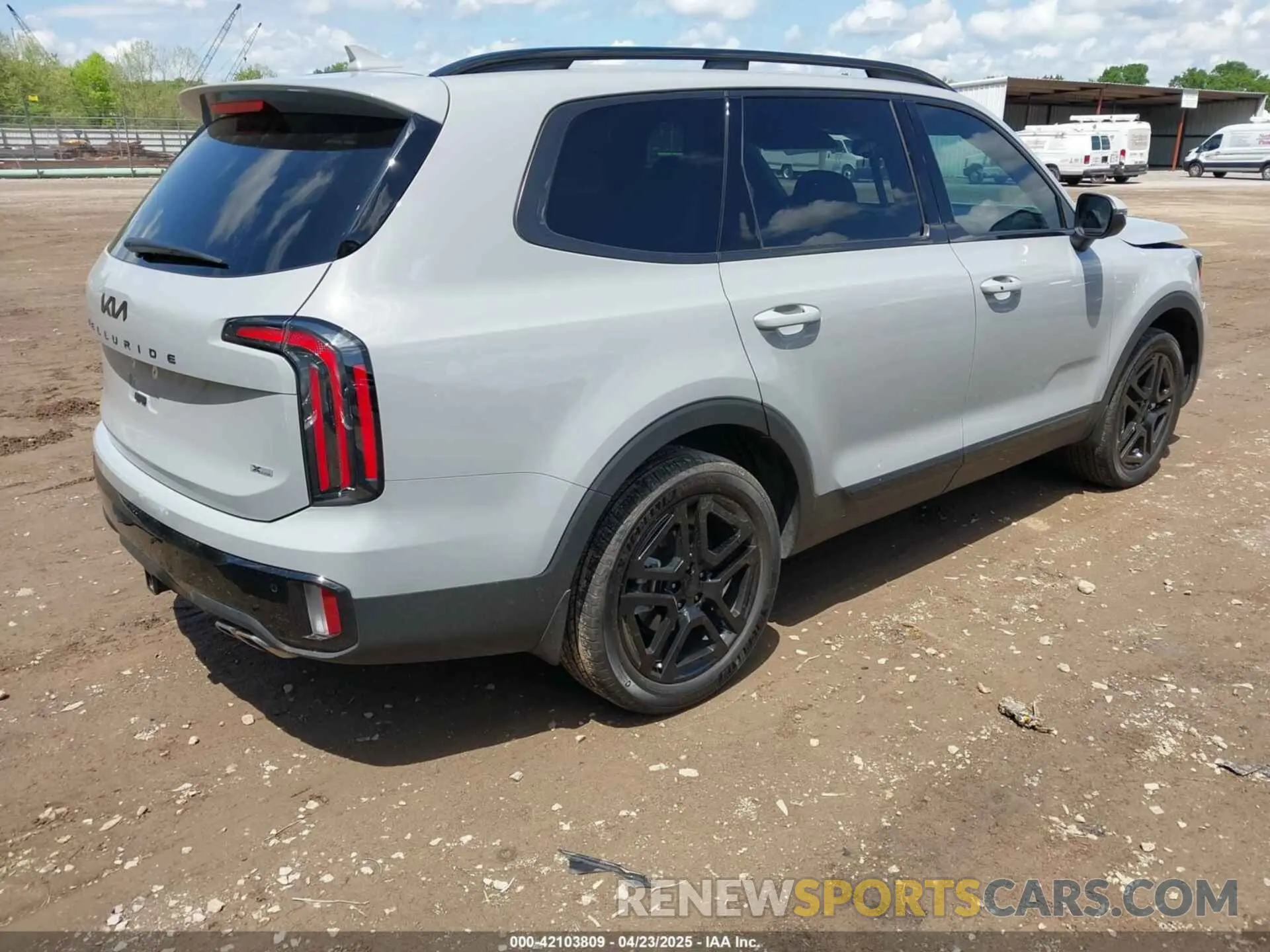 4 Photograph of a damaged car 5XYP3DGC5SG577553 KIA TELLURIDE 2025