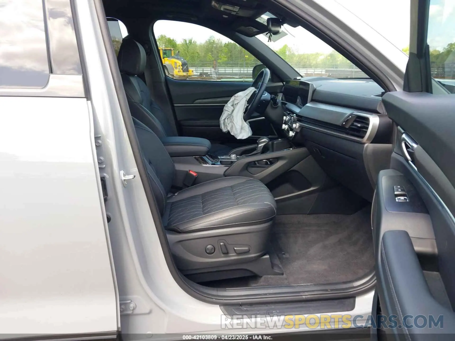 5 Photograph of a damaged car 5XYP3DGC5SG577553 KIA TELLURIDE 2025