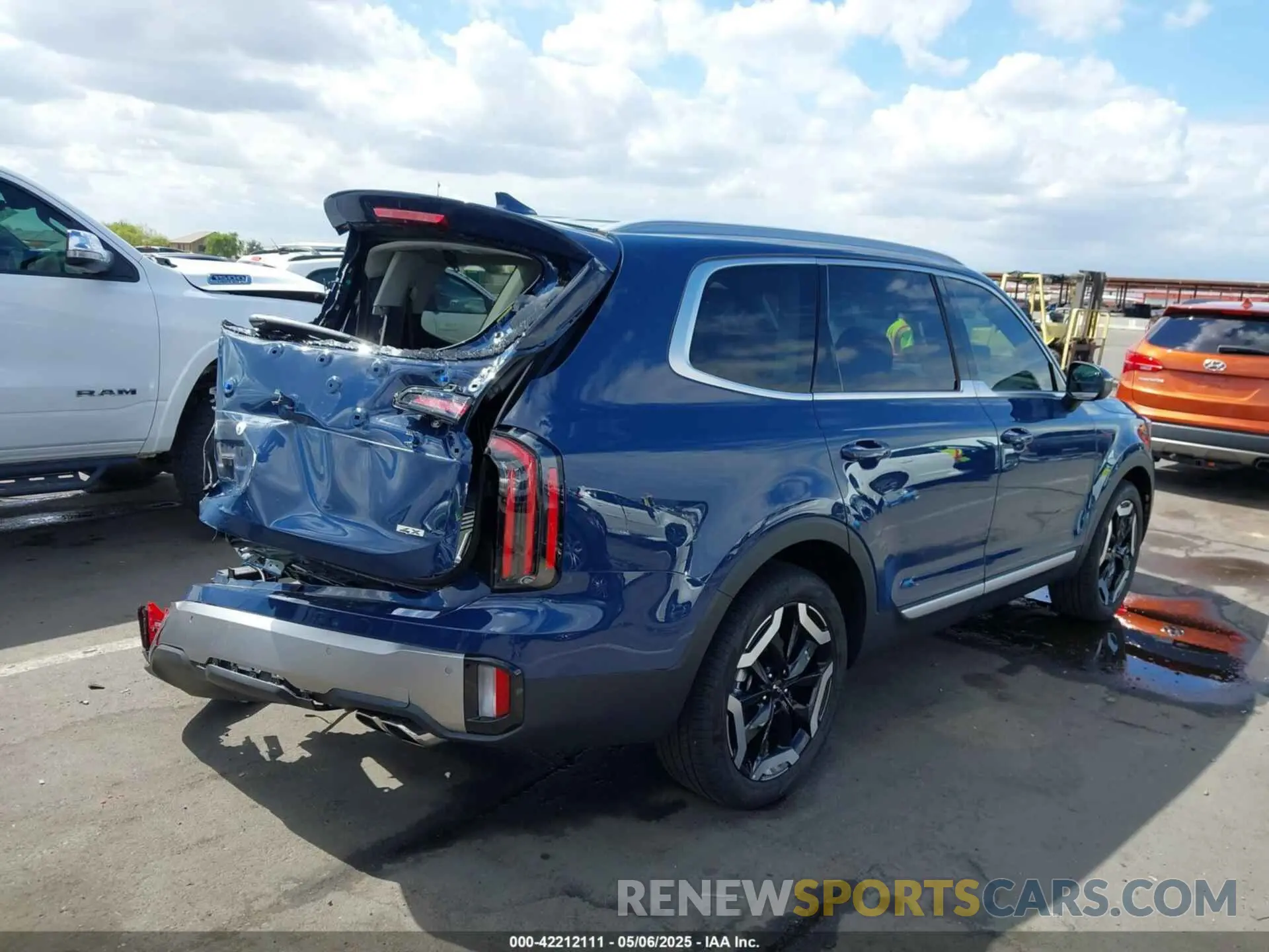 4 Photograph of a damaged car 5XYP3DGC6SG594894 KIA TELLURIDE 2025