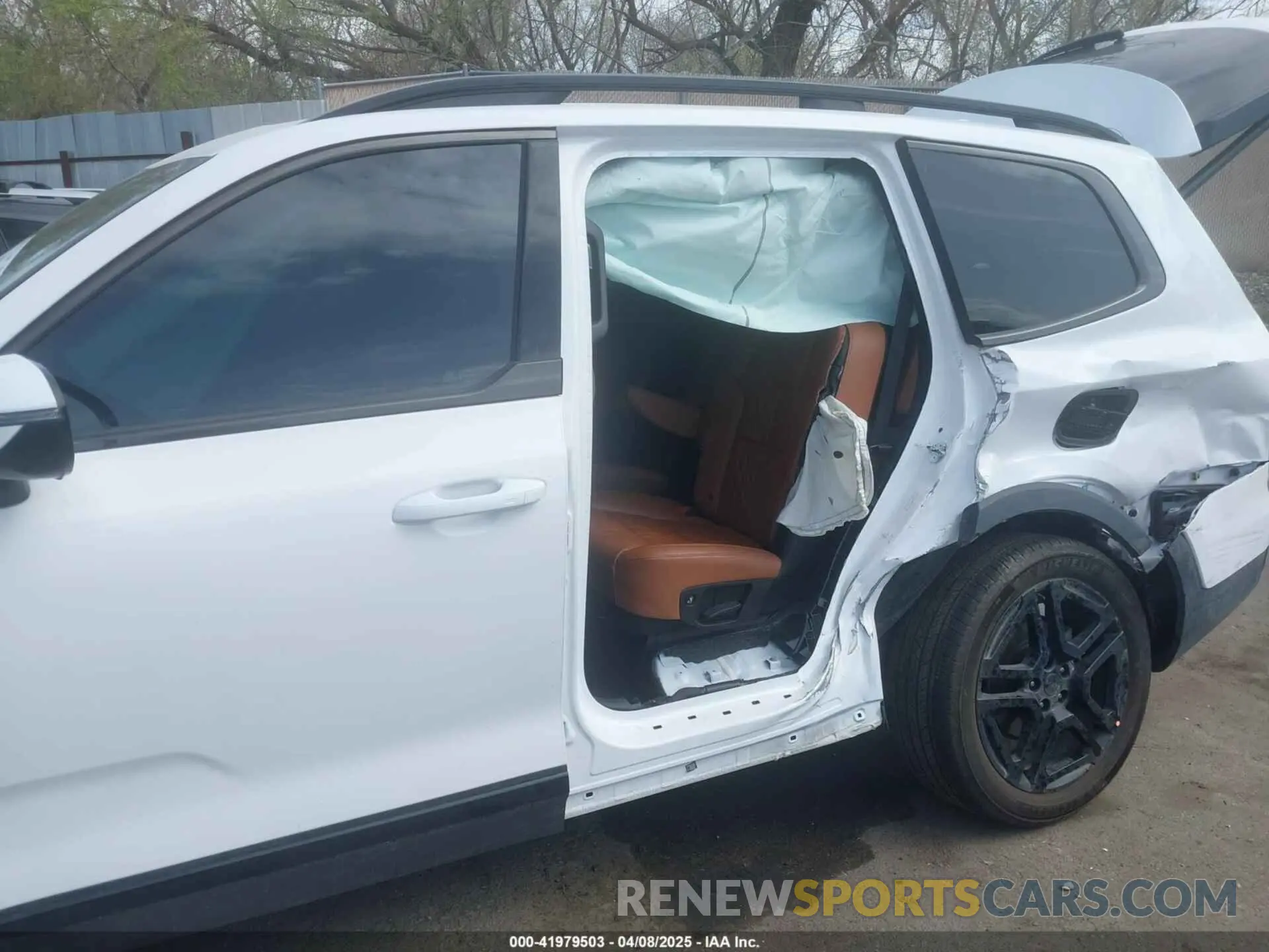 6 Photograph of a damaged car 5XYP5DGC3SG569106 KIA TELLURIDE 2025