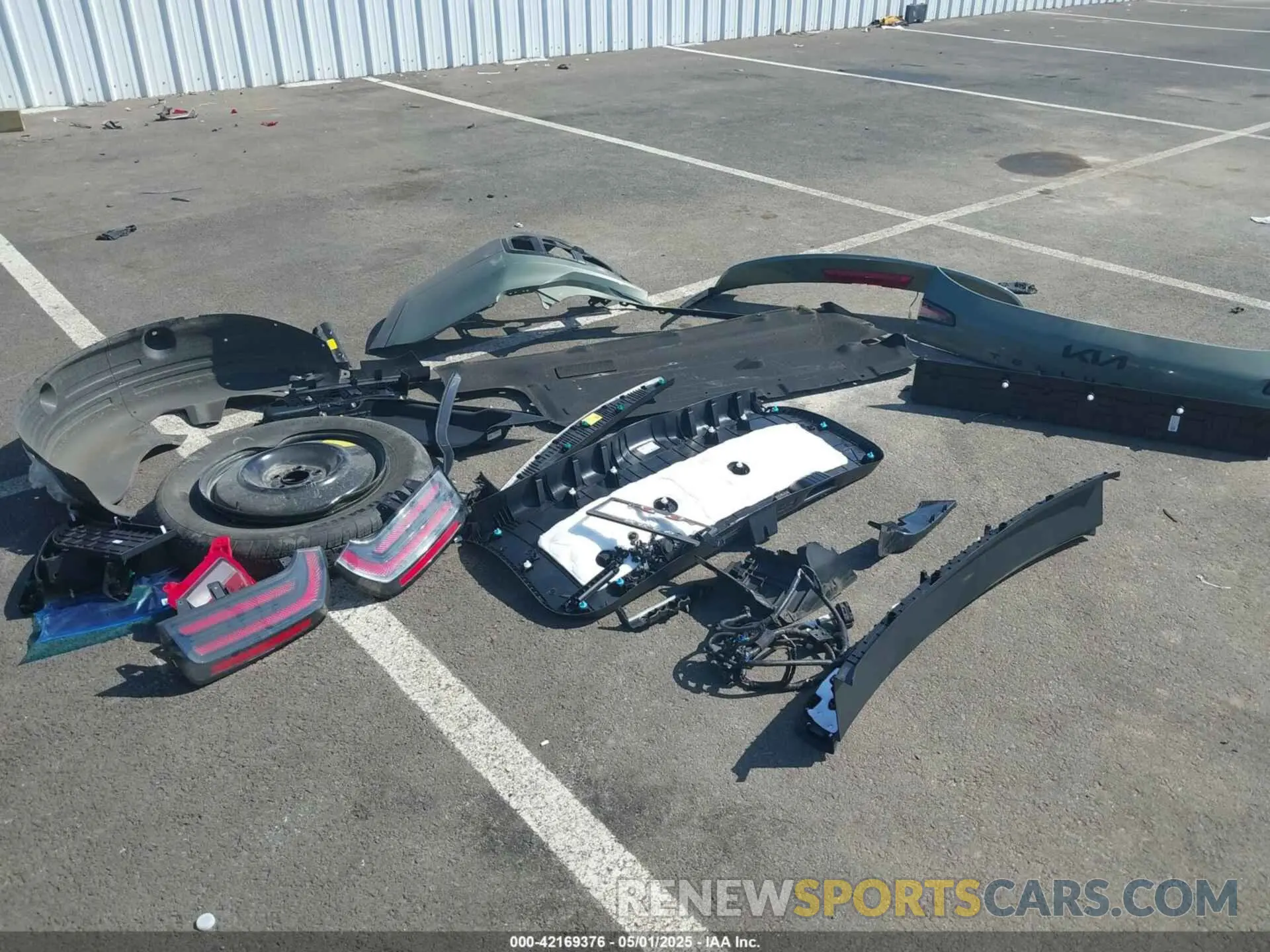 12 Photograph of a damaged car 5XYP5DGC3SG589128 KIA TELLURIDE 2025