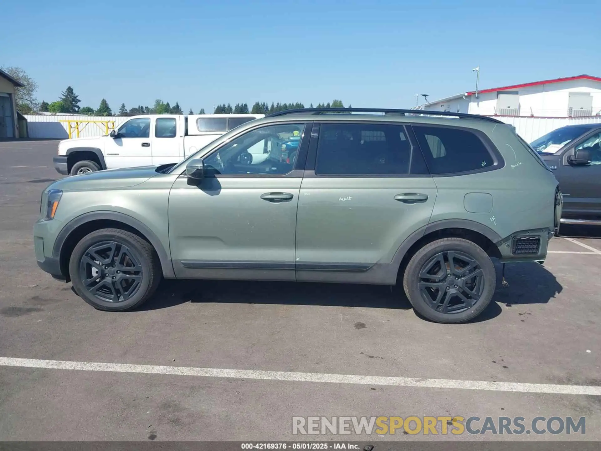 15 Photograph of a damaged car 5XYP5DGC3SG589128 KIA TELLURIDE 2025