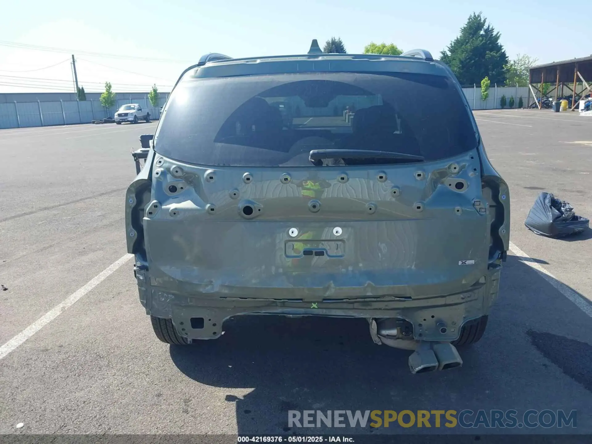 17 Photograph of a damaged car 5XYP5DGC3SG589128 KIA TELLURIDE 2025