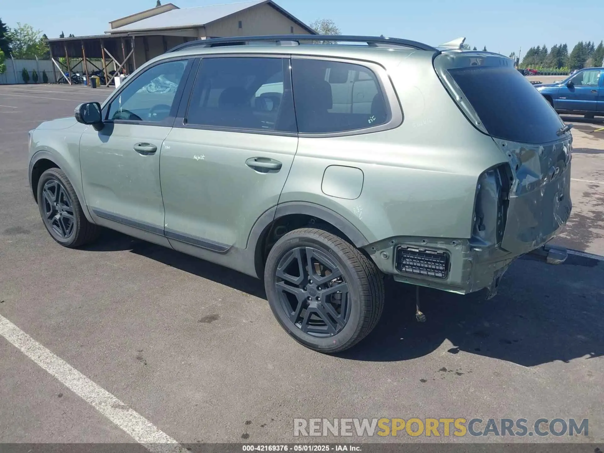 3 Photograph of a damaged car 5XYP5DGC3SG589128 KIA TELLURIDE 2025