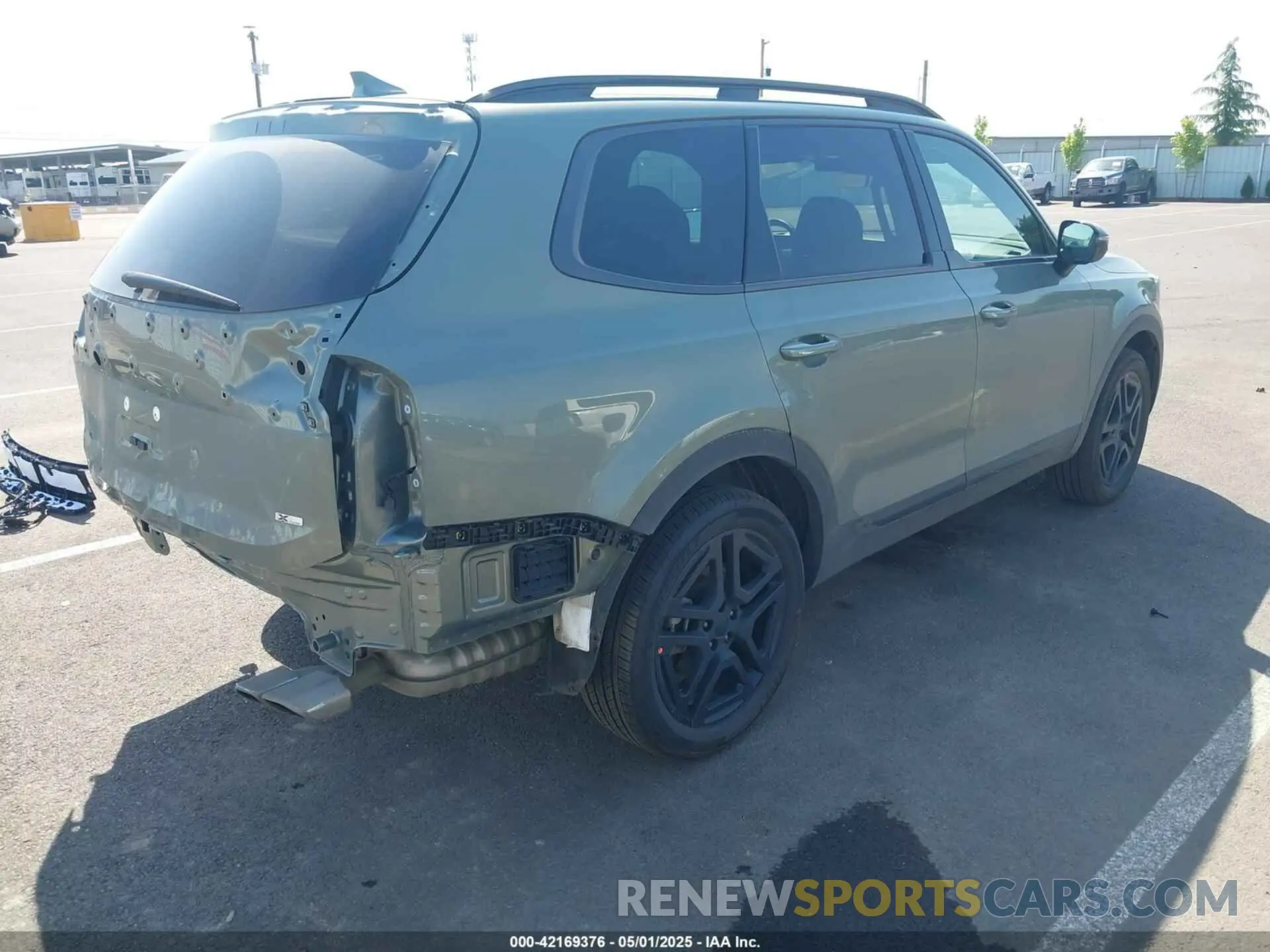 4 Photograph of a damaged car 5XYP5DGC3SG589128 KIA TELLURIDE 2025
